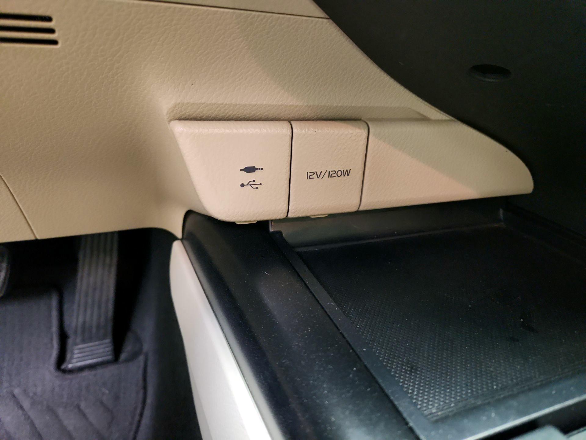 Thumbnail: 2019 Toyota Camry - 18