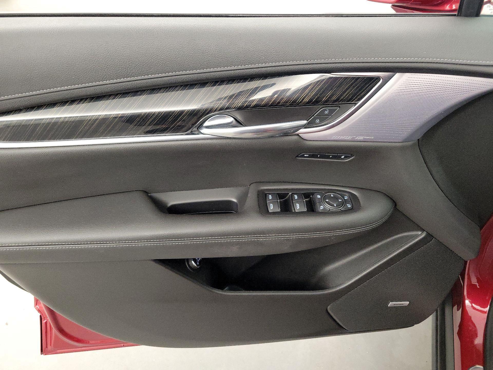 Thumbnail: 2020 Cadillac XT6 - 12