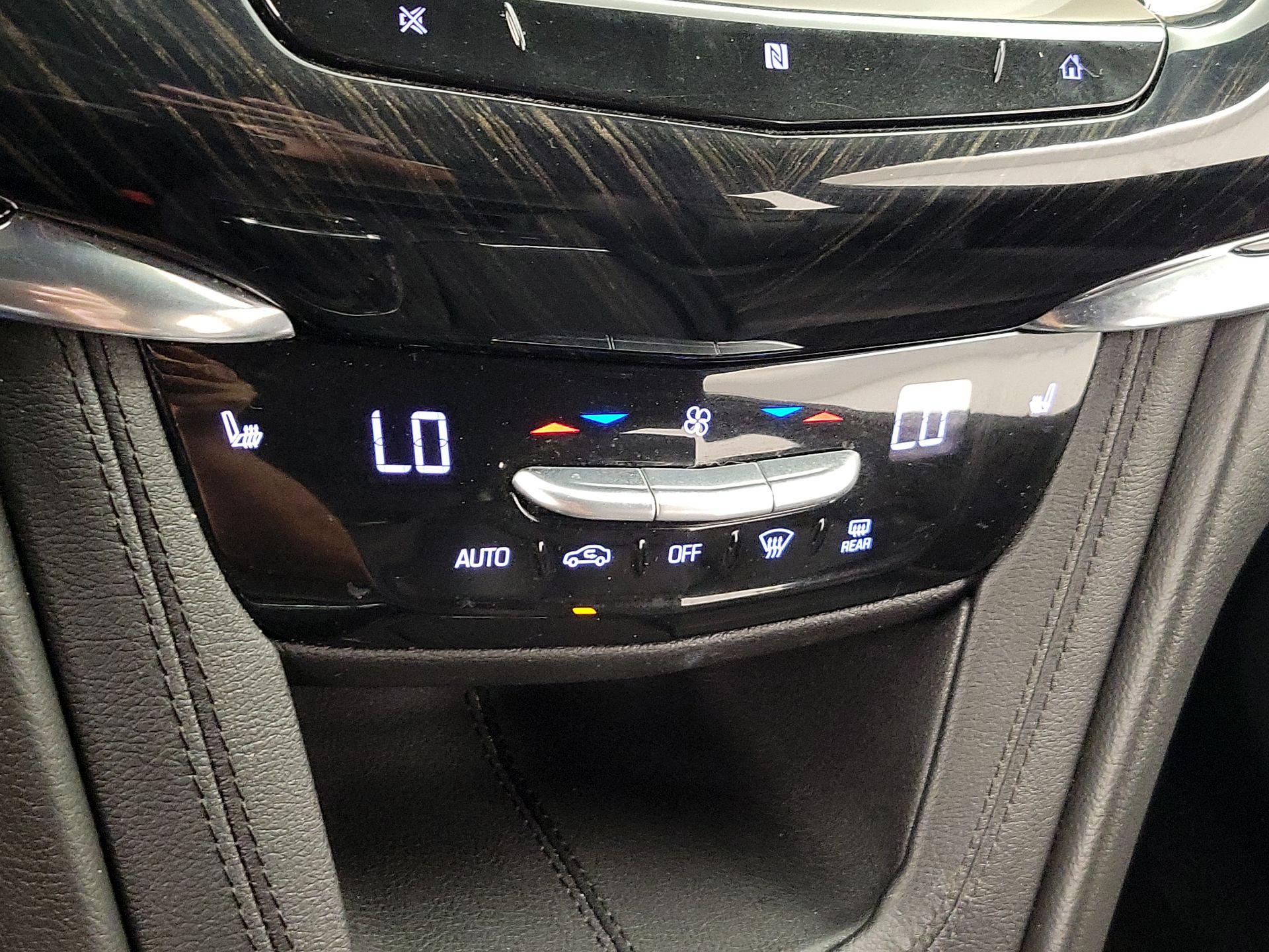 Thumbnail: 2020 Cadillac XT6 - 17