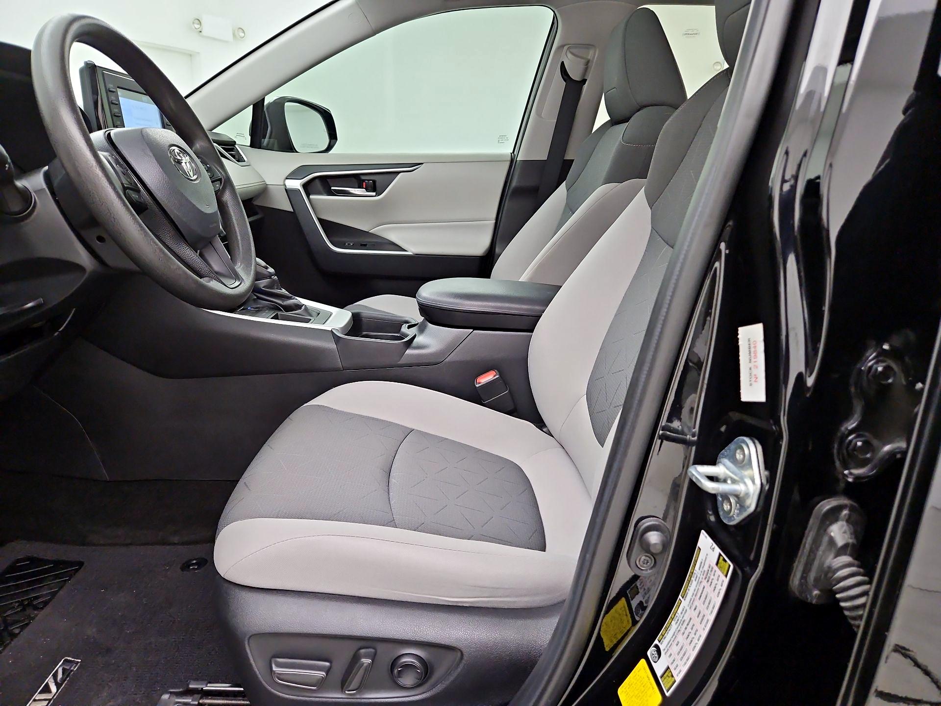 Thumbnail: 2021 Toyota RAV4 - 11