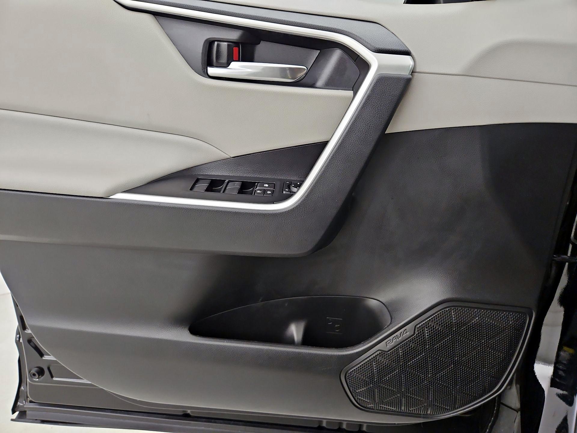Thumbnail: 2021 Toyota RAV4 - 12