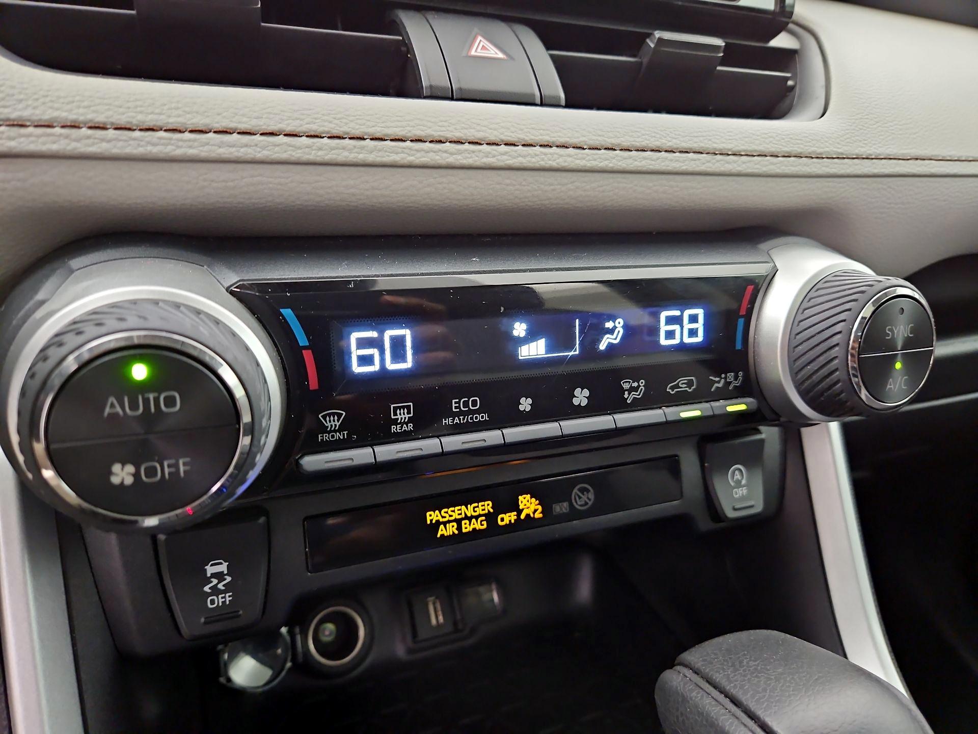 Thumbnail: 2021 Toyota RAV4 - 16