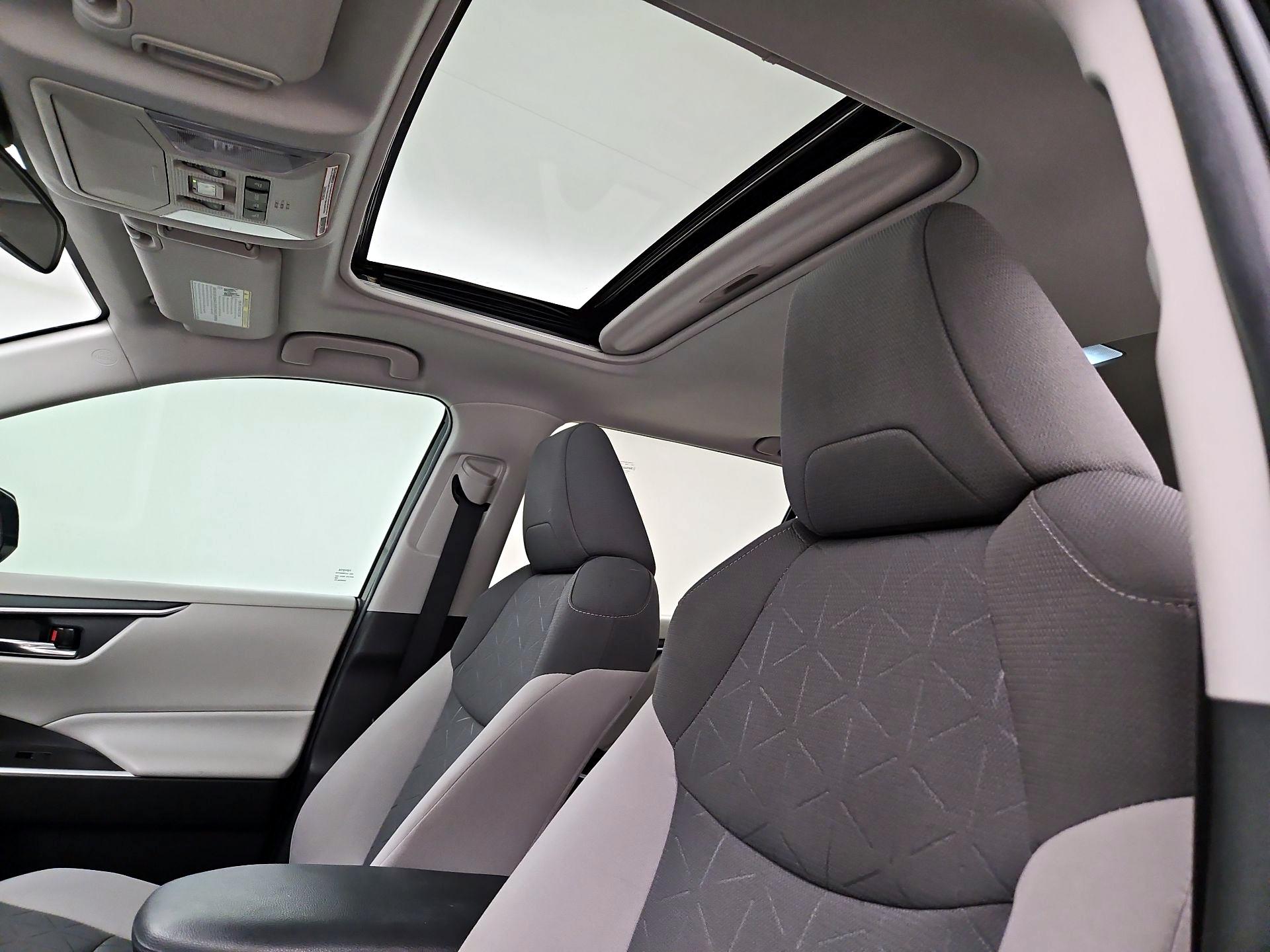 Thumbnail: 2021 Toyota RAV4 - 19