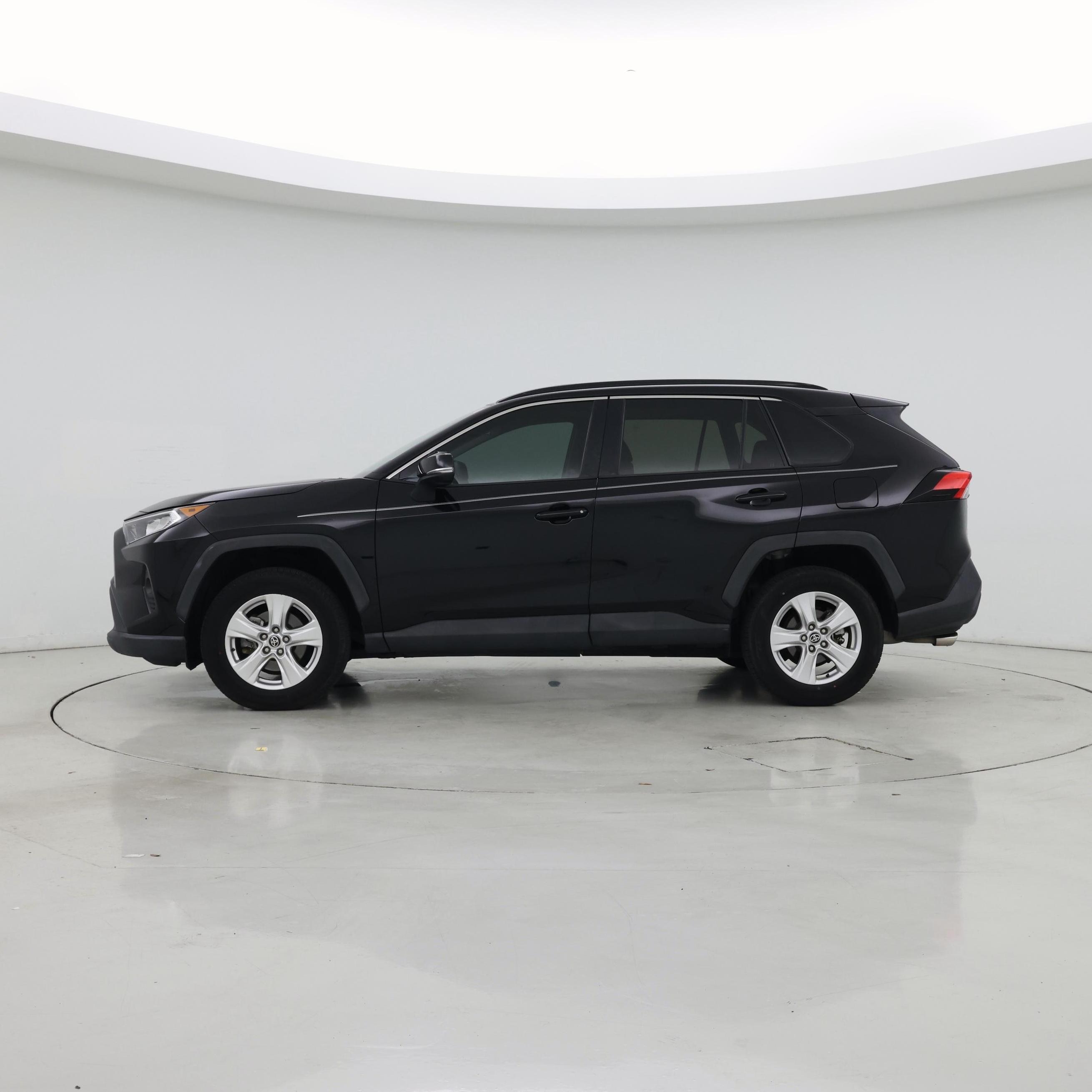 Thumbnail: 2021 Toyota RAV4 - 3
