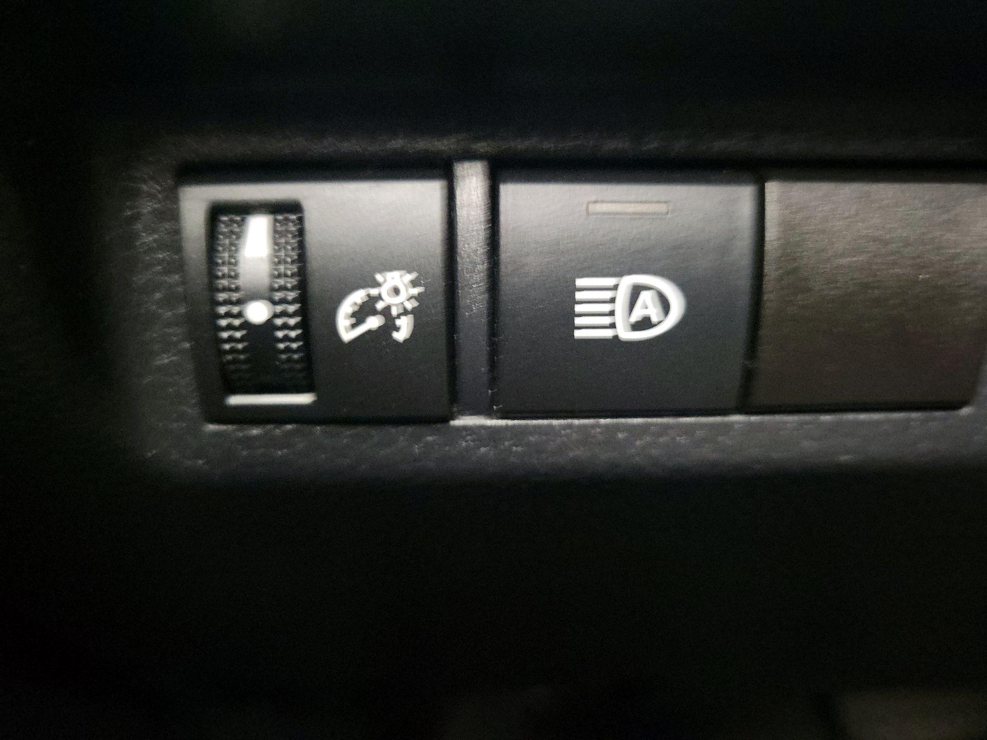 Thumbnail: 2019 Toyota RAV4 - 13