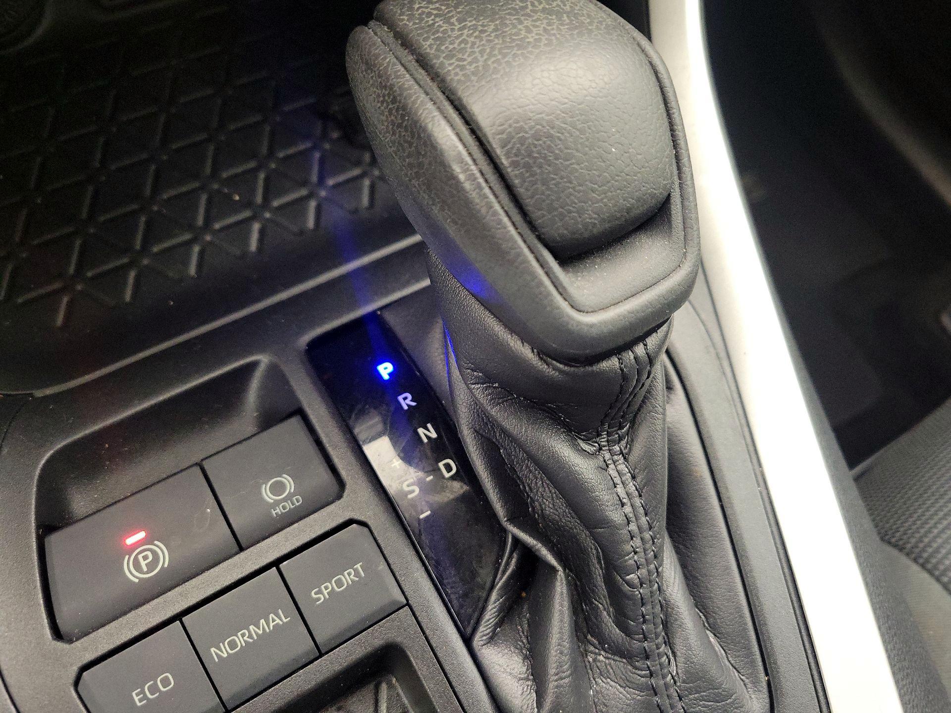 Thumbnail: 2019 Toyota RAV4 - 17