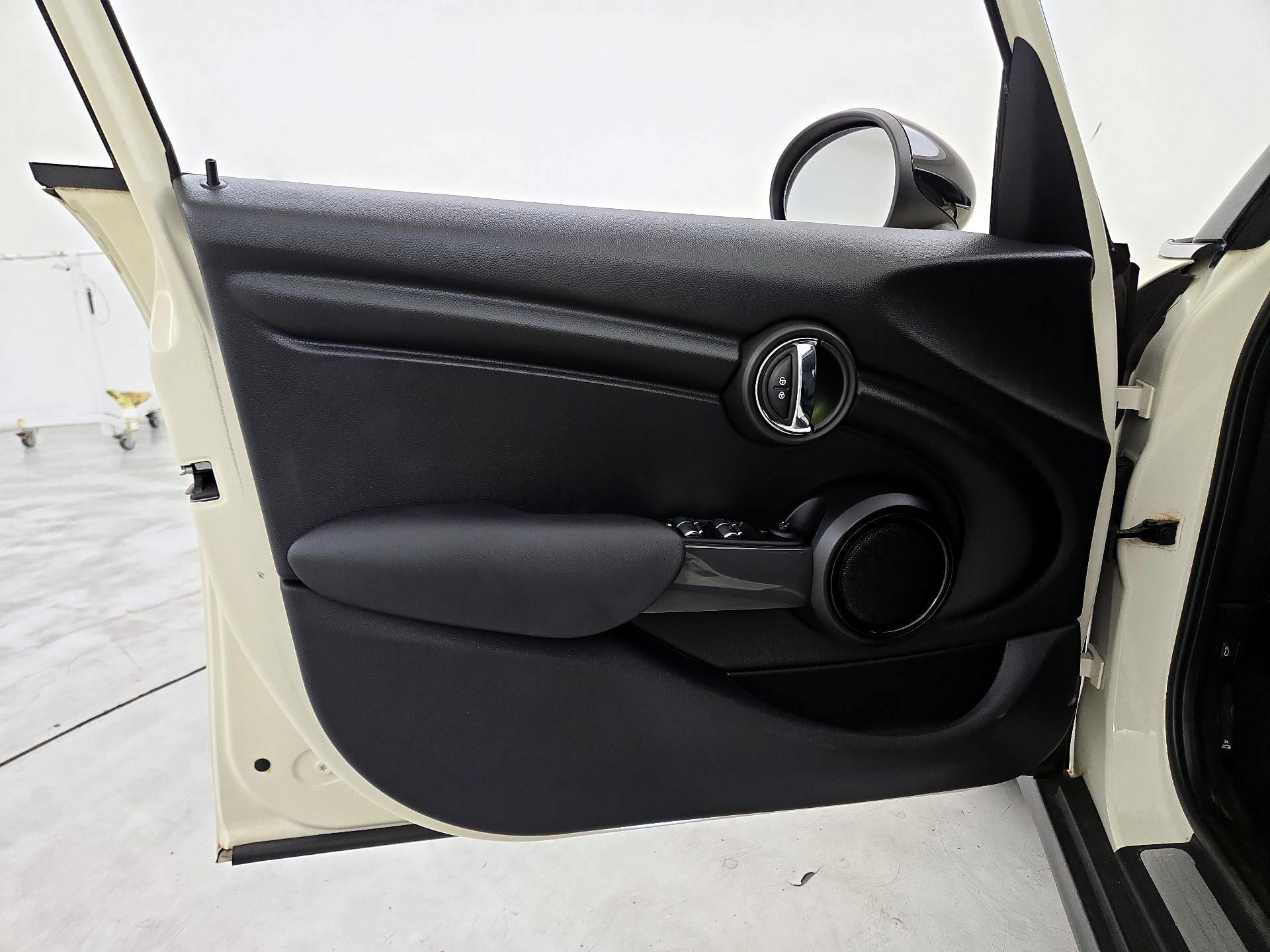 Thumbnail: 2018 MINI Cooper Hardtop - 12