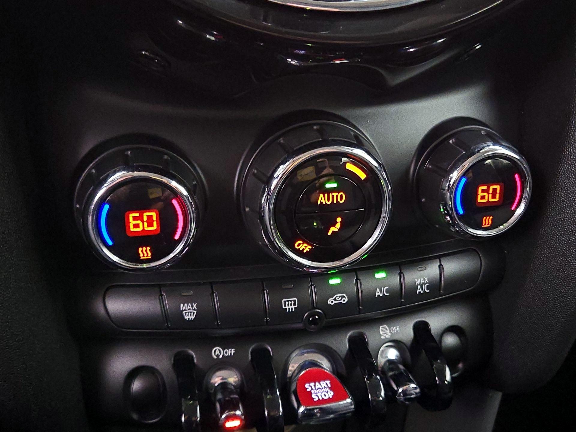 Thumbnail: 2018 MINI Cooper Hardtop - 16