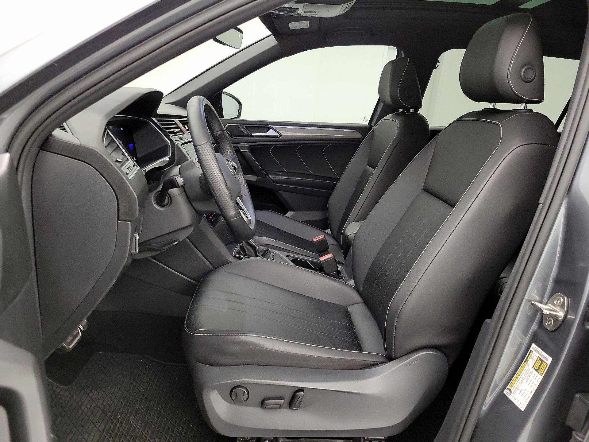 Thumbnail: 2022 Volkswagen Tiguan - 11
