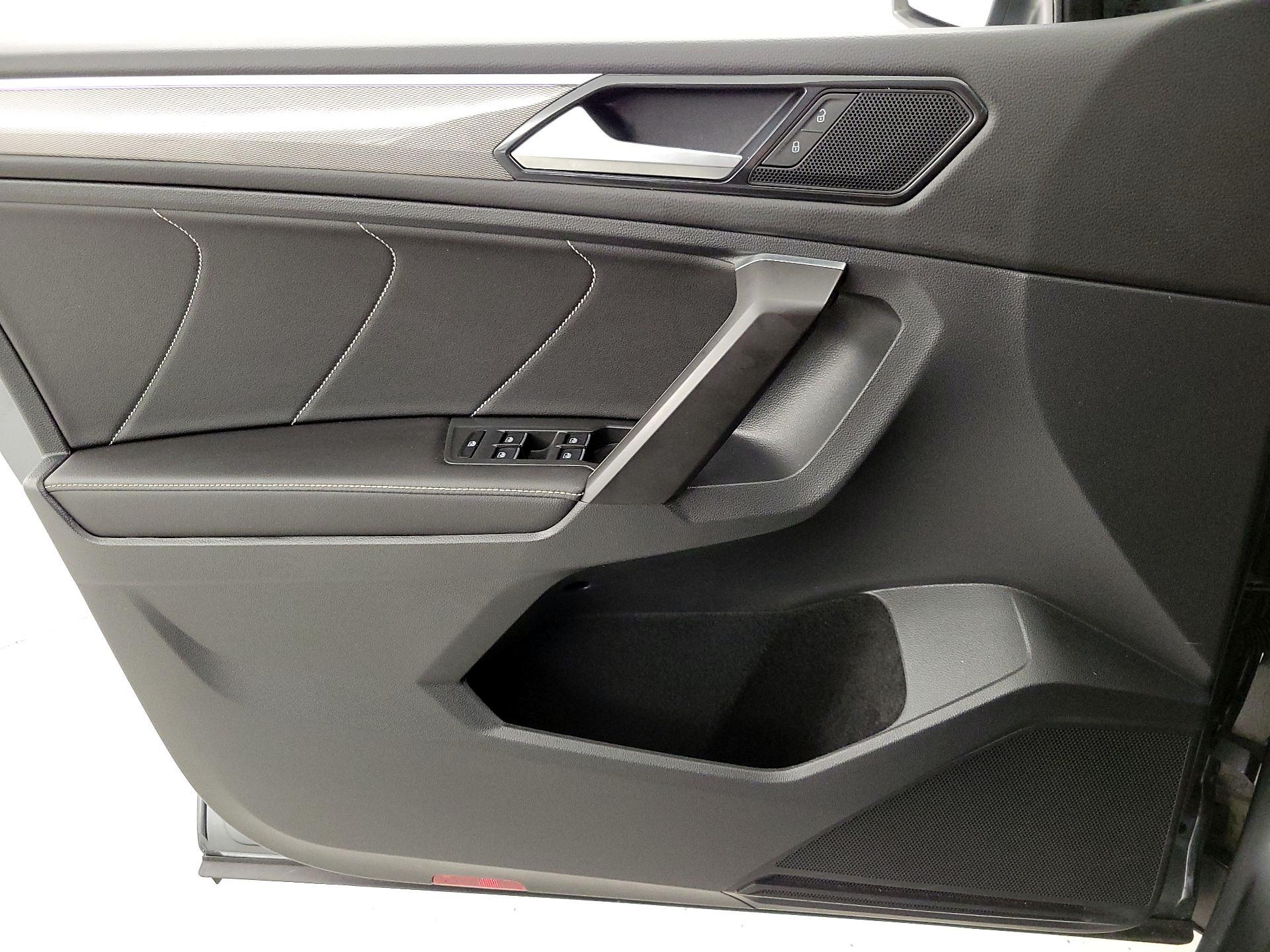 Thumbnail: 2022 Volkswagen Tiguan - 12