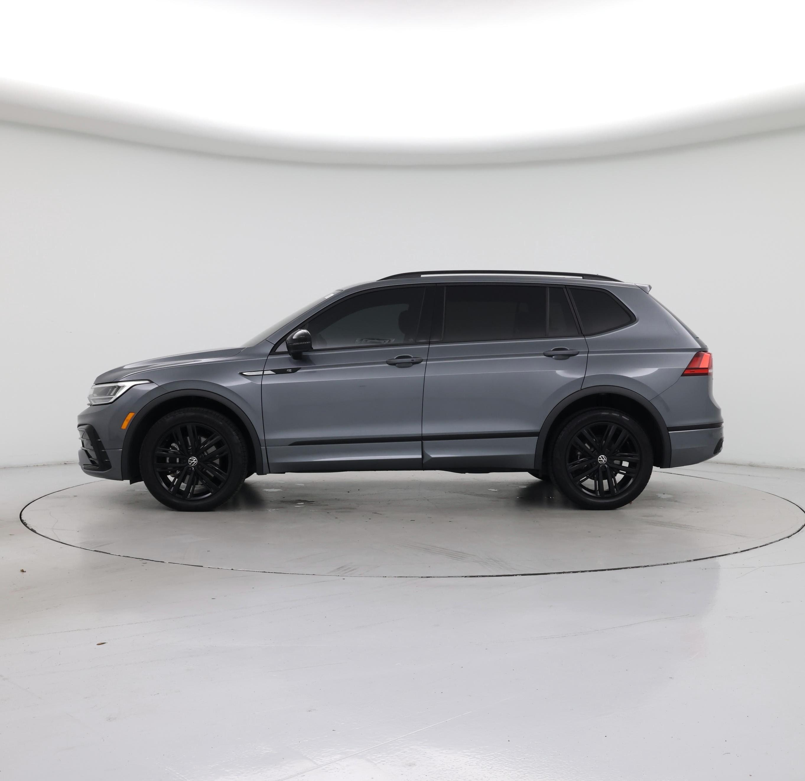 Thumbnail: 2022 Volkswagen Tiguan - 3