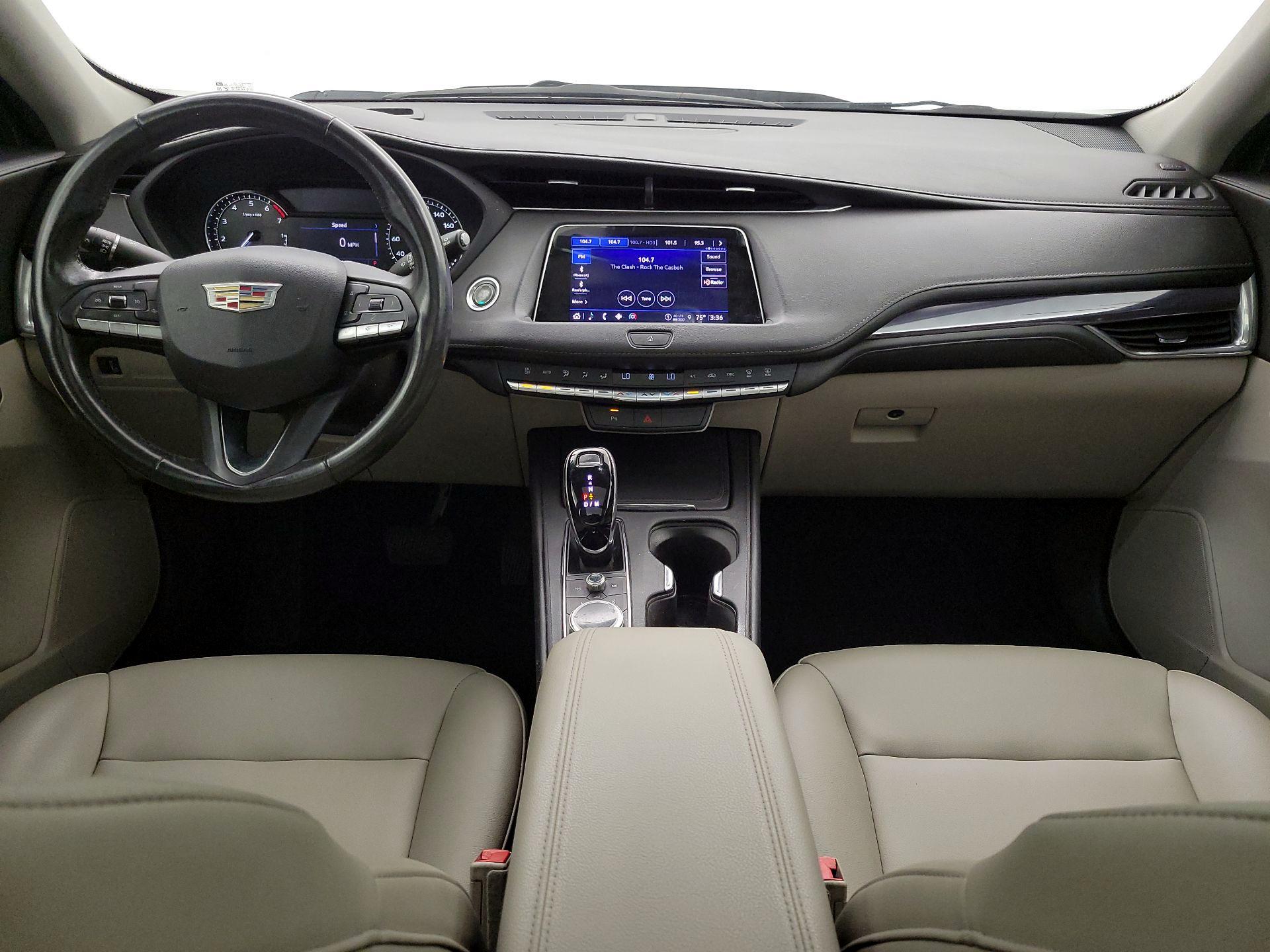 Thumbnail: 2022 Cadillac XT4 - 9