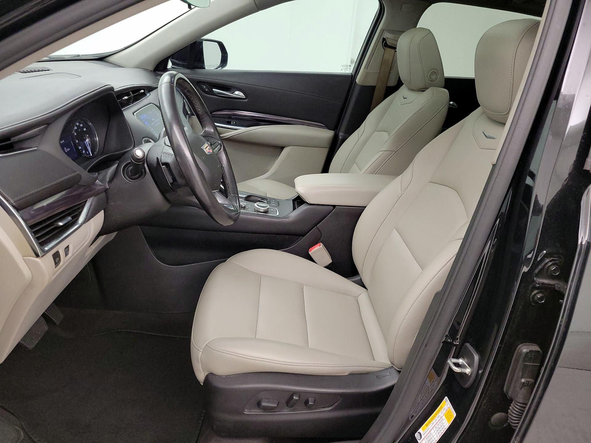 Thumbnail: 2022 Cadillac XT4 - 11