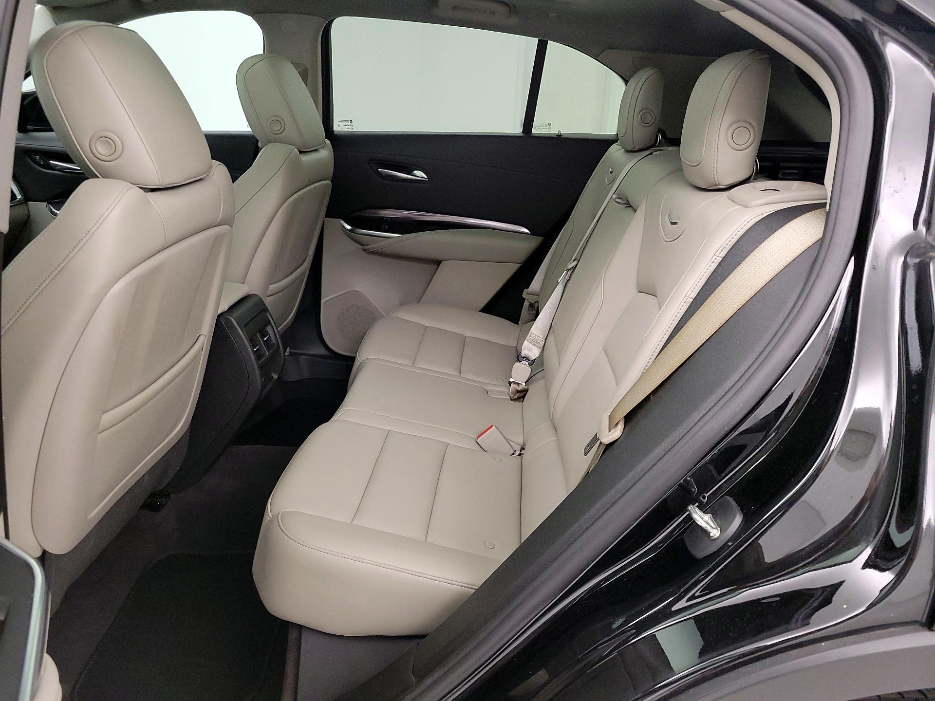 Thumbnail: 2022 Cadillac XT4 - 20