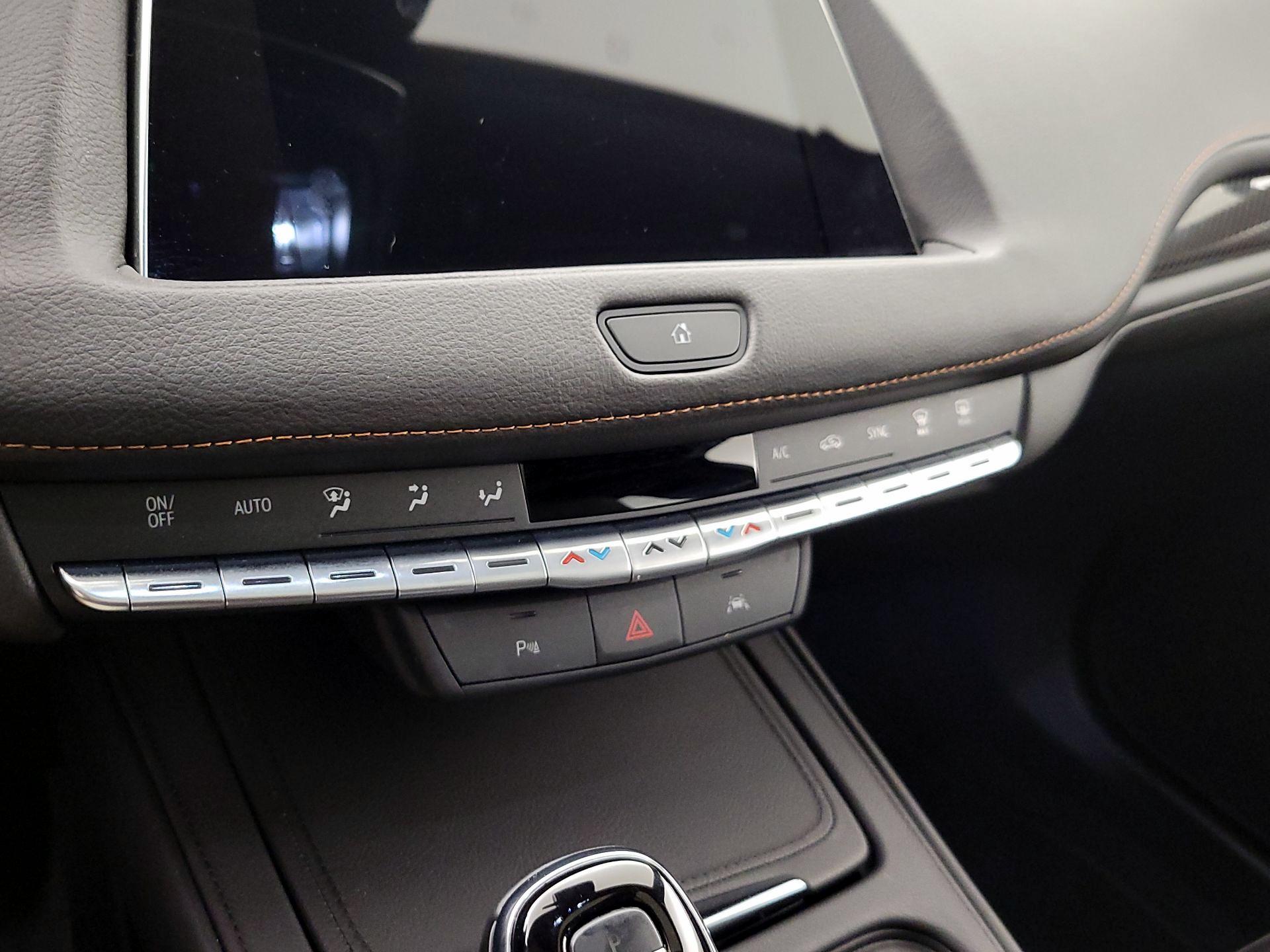 Thumbnail: 2023 Cadillac XT4 - 16