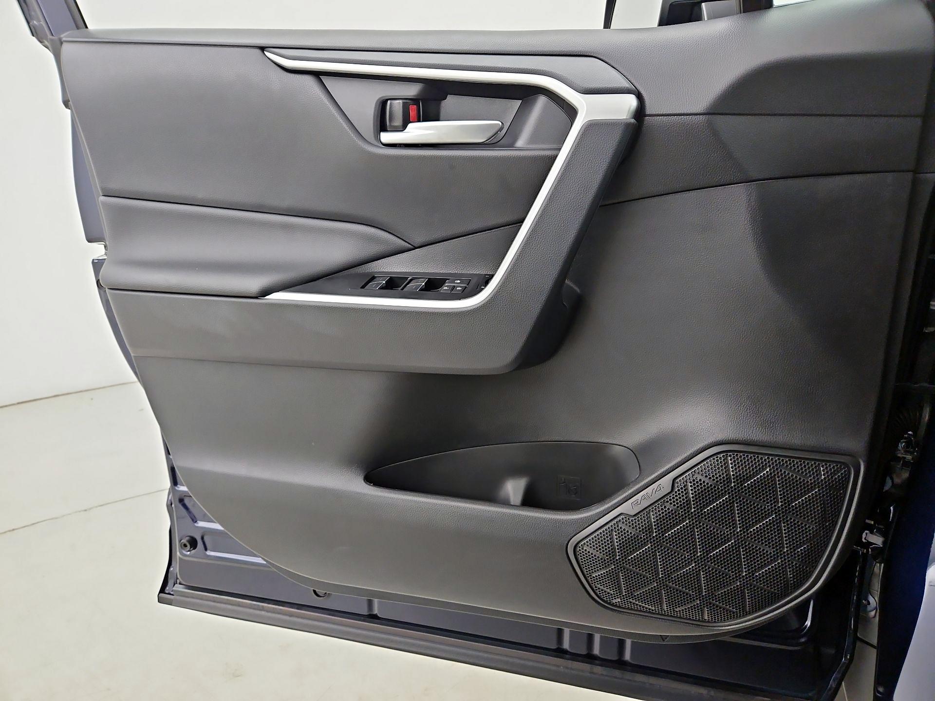 Thumbnail: 2025 Toyota RAV4 - 12