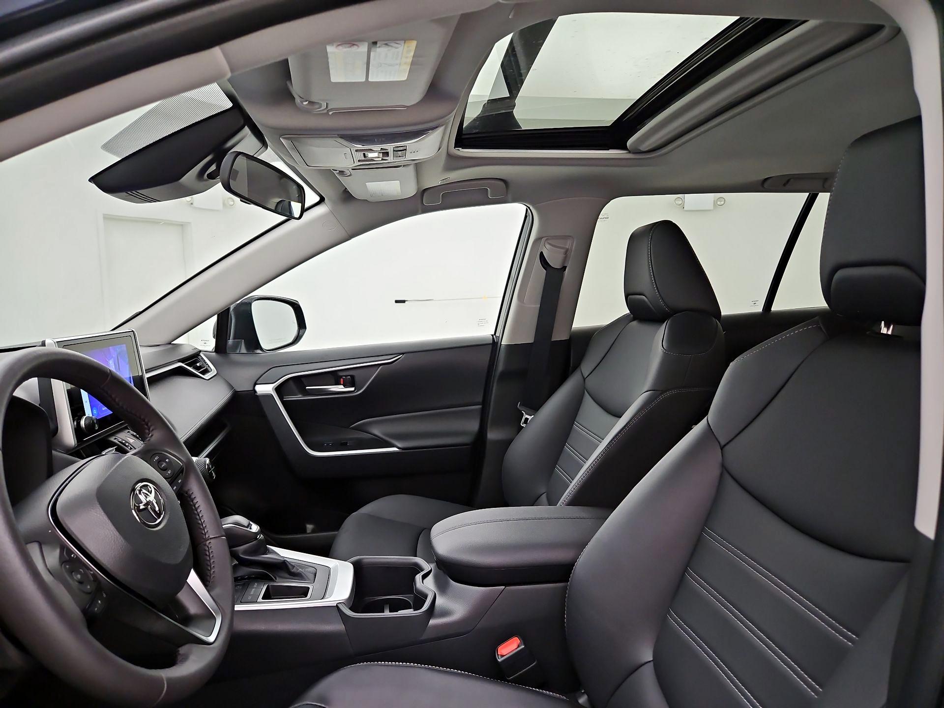 Thumbnail: 2025 Toyota RAV4 - 19