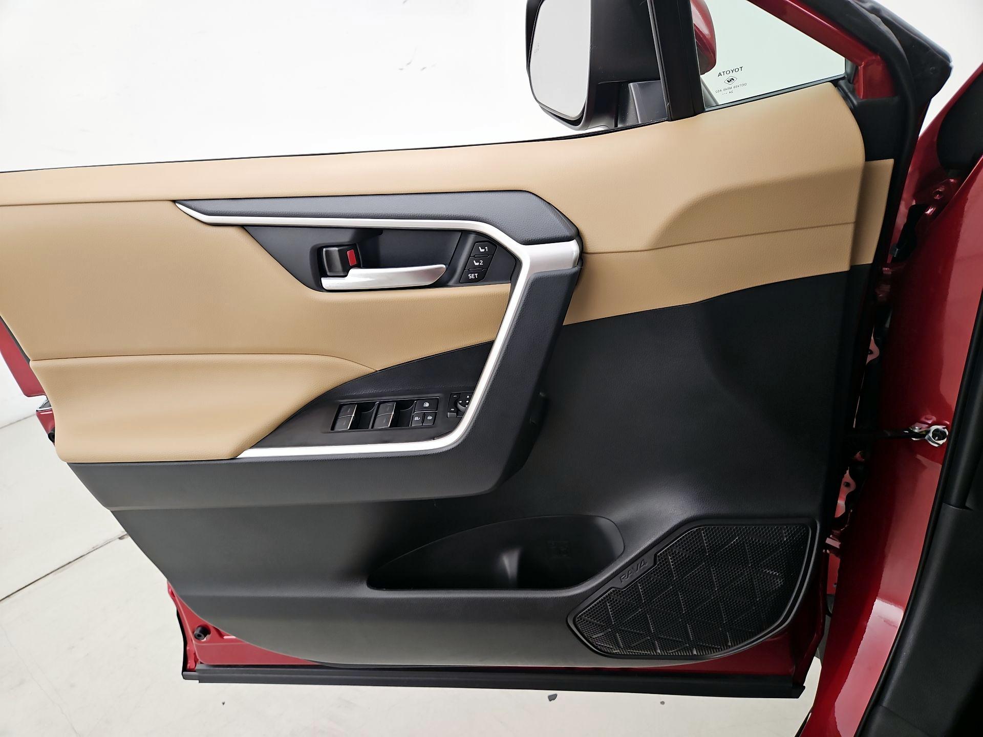 Thumbnail: 2025 Toyota RAV4 - 12