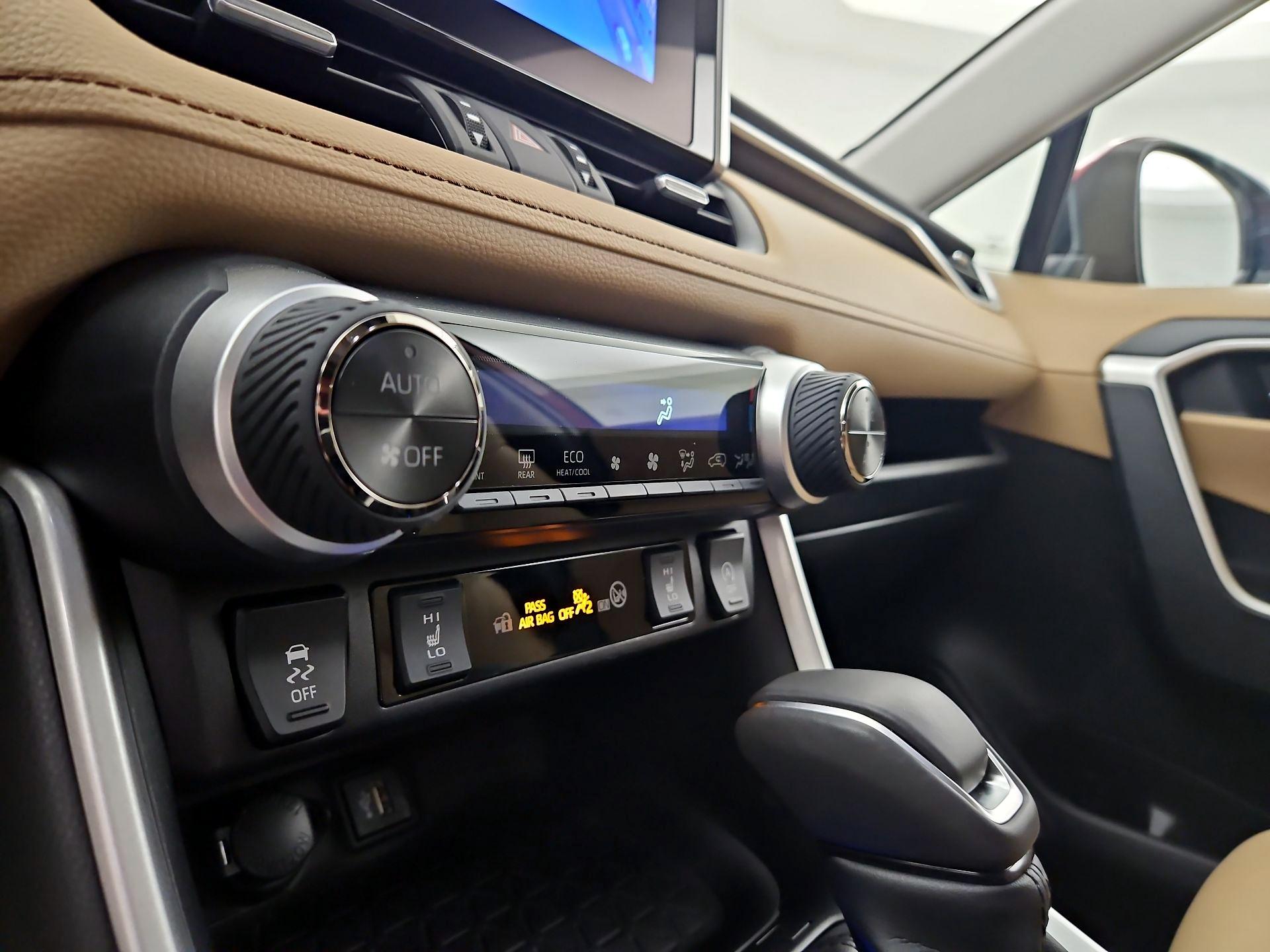 Thumbnail: 2025 Toyota RAV4 - 17