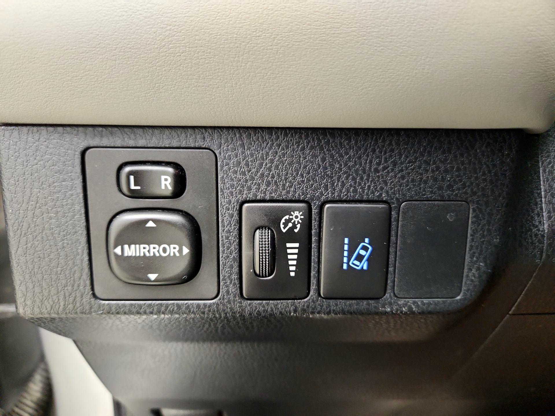 Thumbnail: 2018 Toyota RAV4 - 13