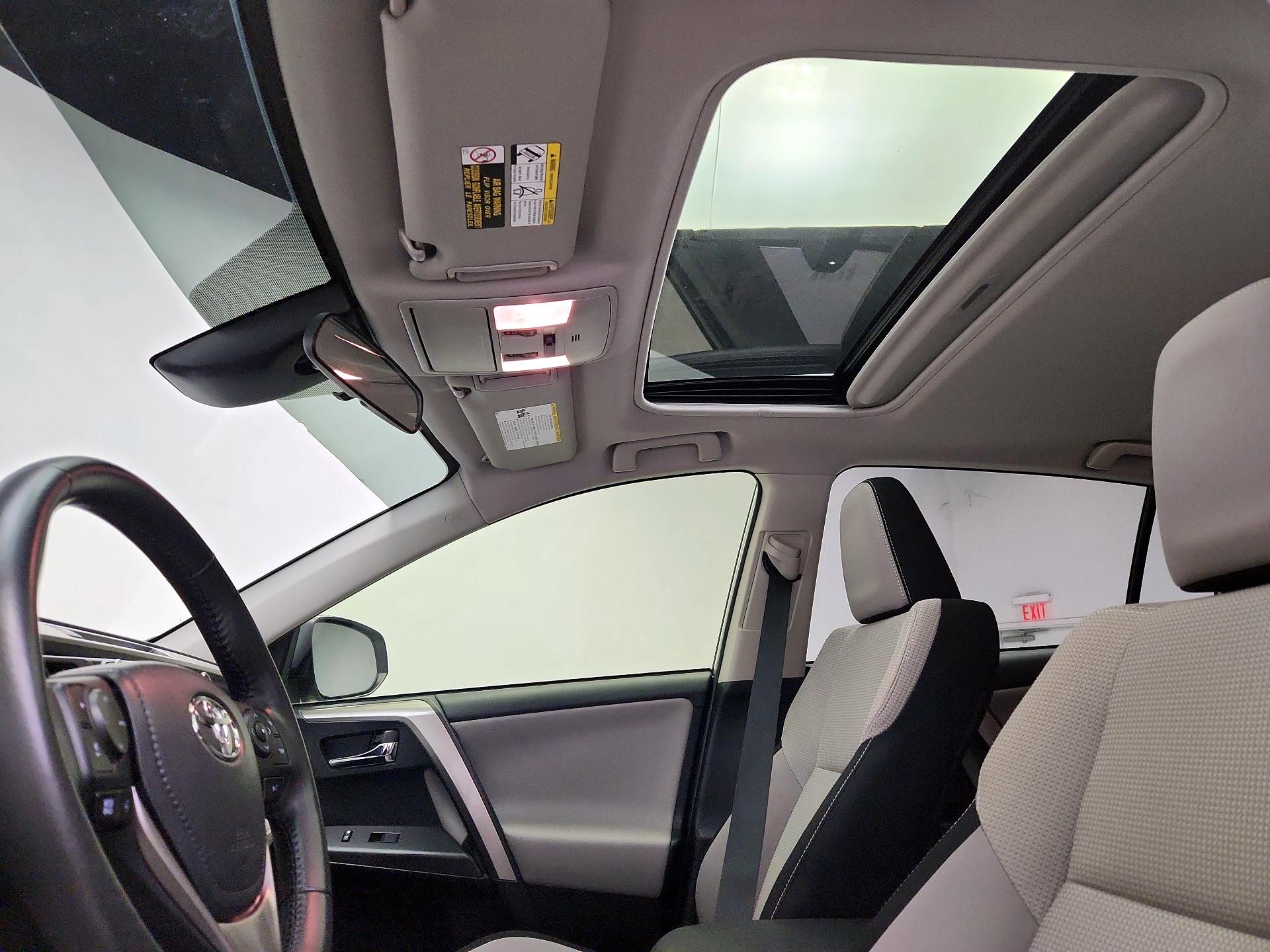 Thumbnail: 2018 Toyota RAV4 - 19
