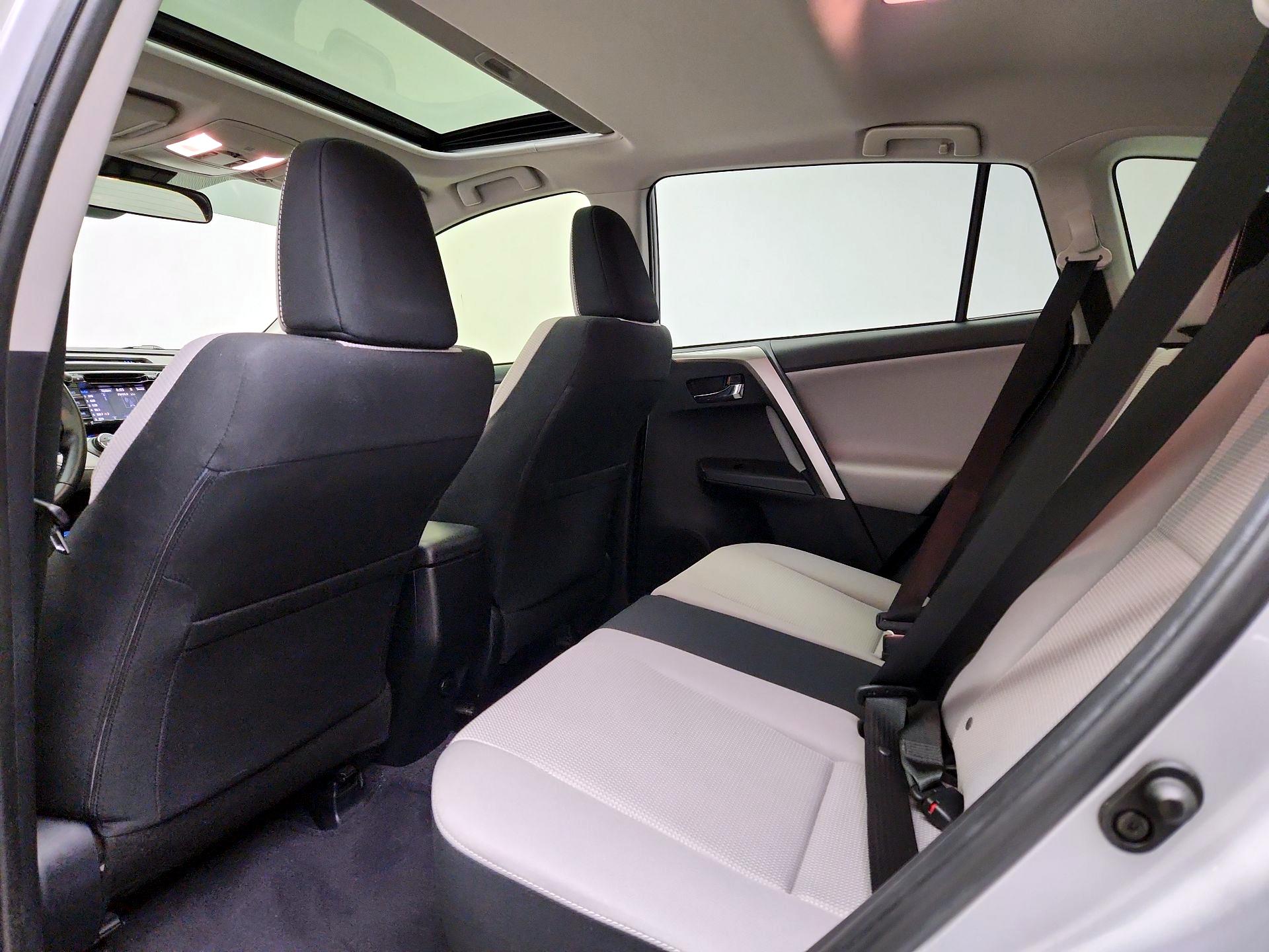 Thumbnail: 2018 Toyota RAV4 - 20