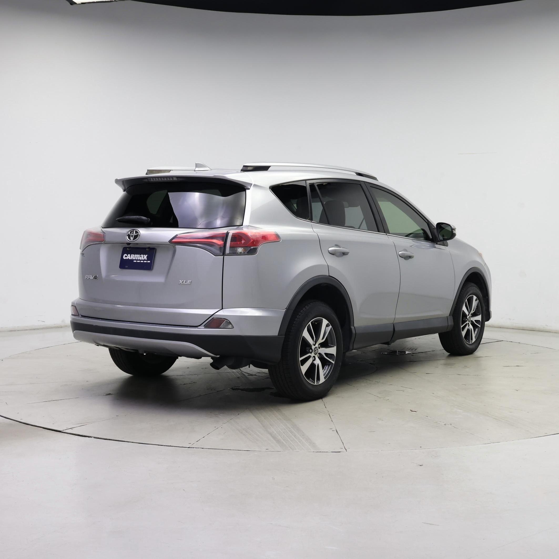 Thumbnail: 2018 Toyota RAV4 - 8