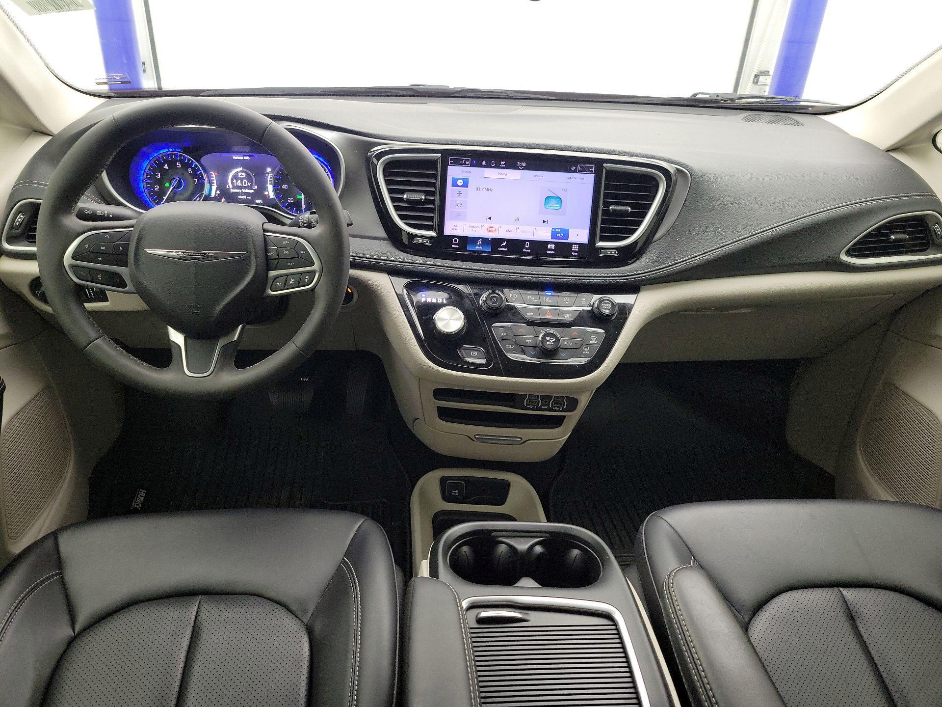 Thumbnail: 2023 Chrysler Pacifica - 9