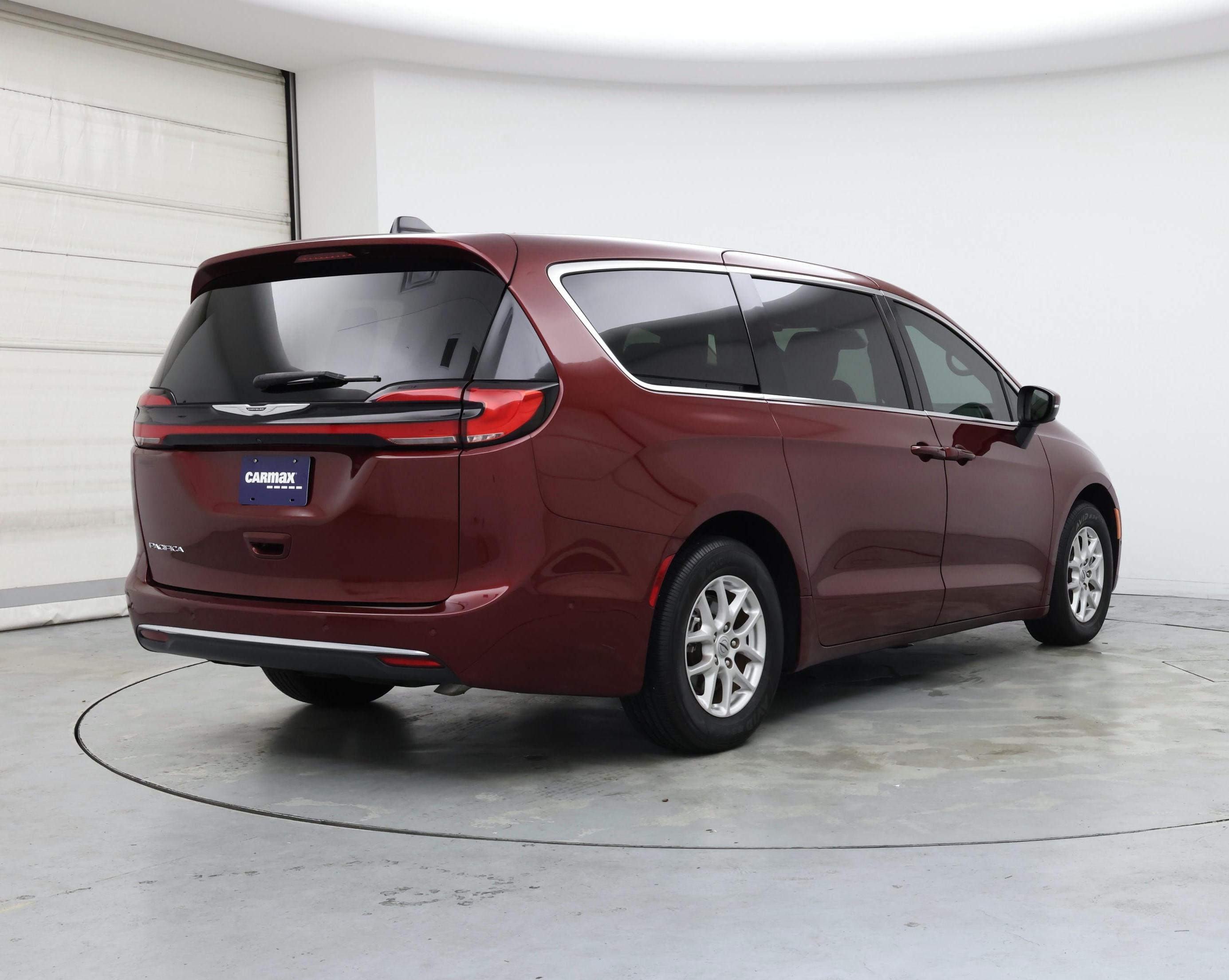 Thumbnail: 2023 Chrysler Pacifica - 8