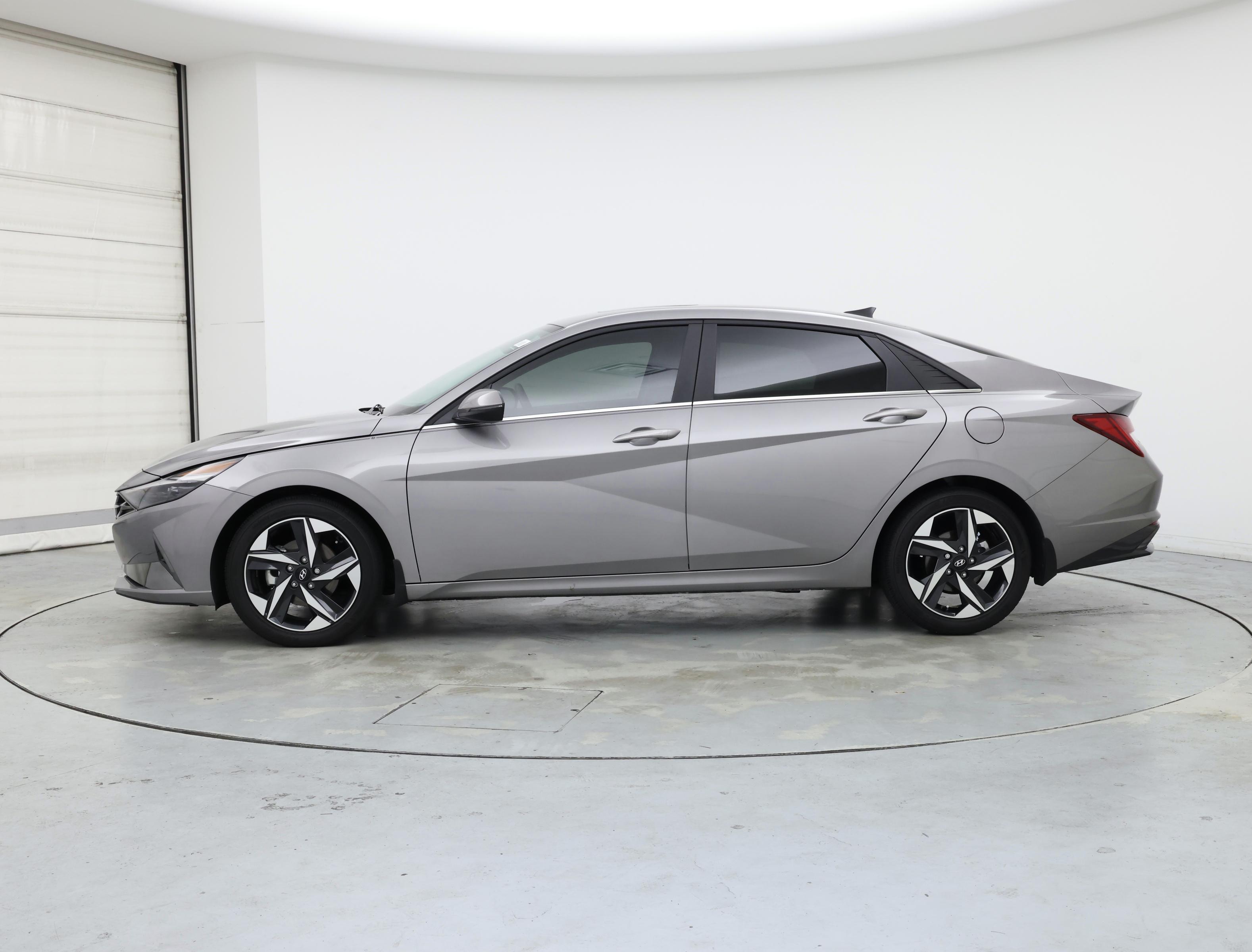 Thumbnail: 2023 Hyundai Elantra - 3