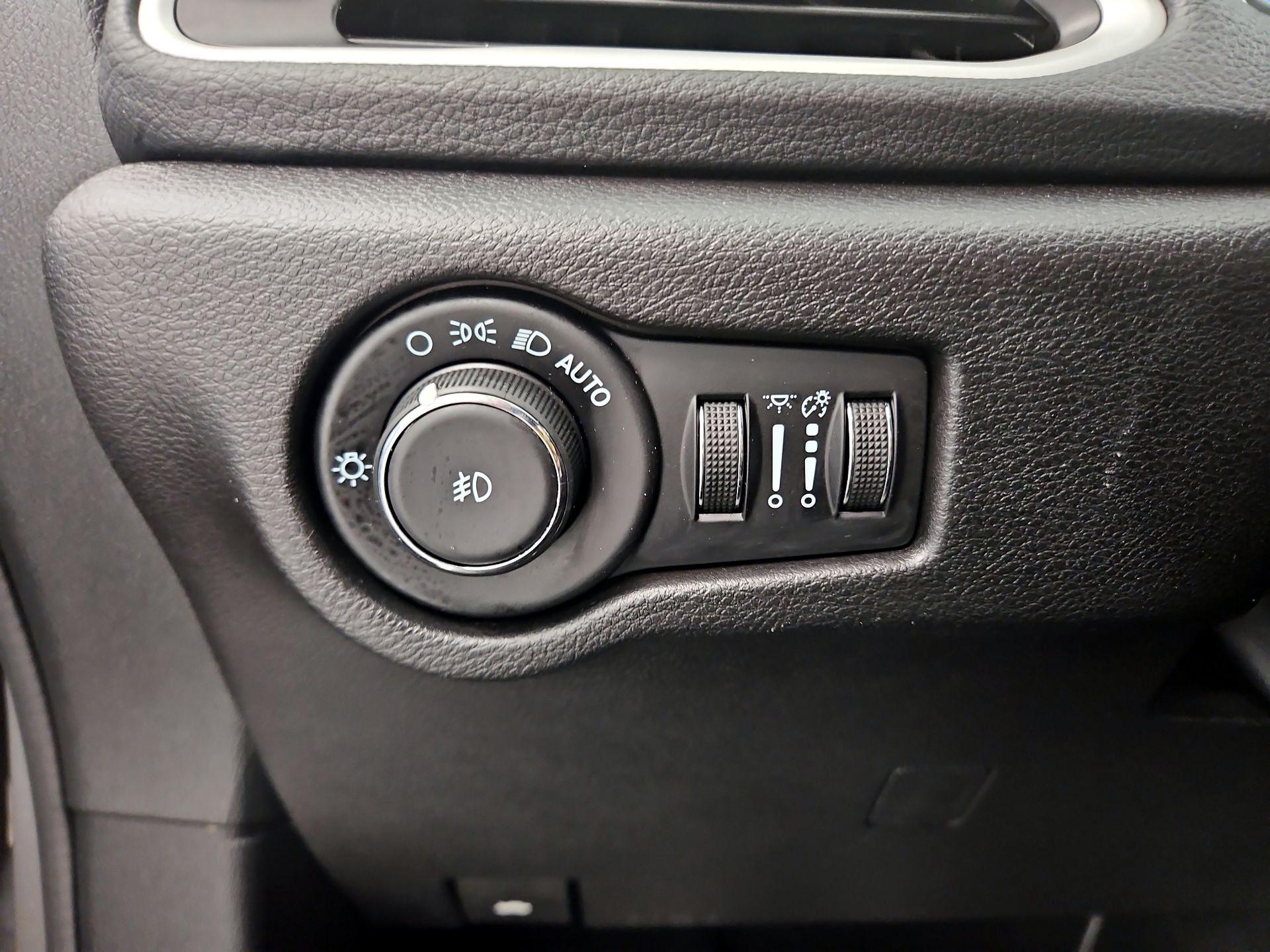 Thumbnail: 2021 Chrysler Pacifica - 13