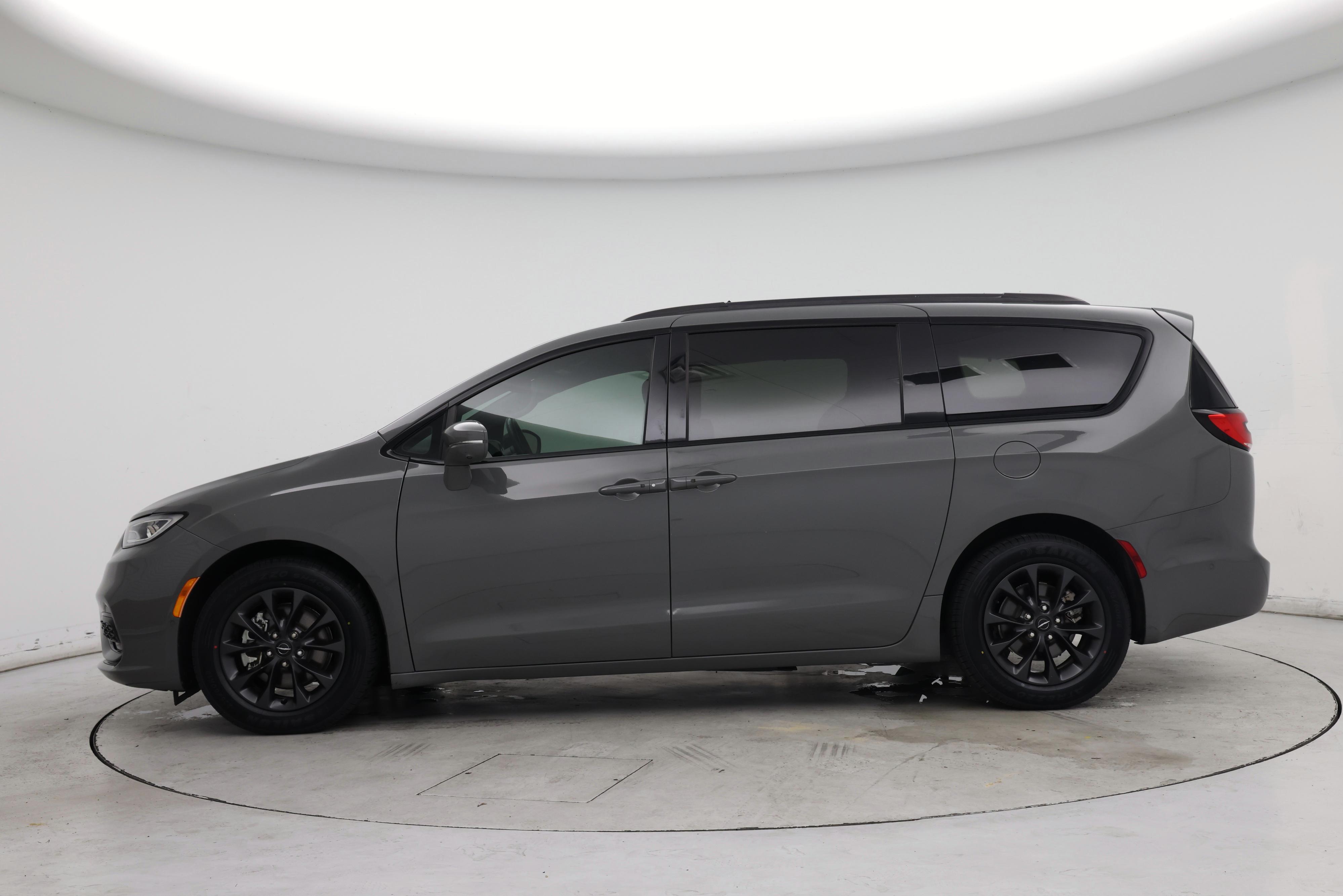 Thumbnail: 2021 Chrysler Pacifica - 3