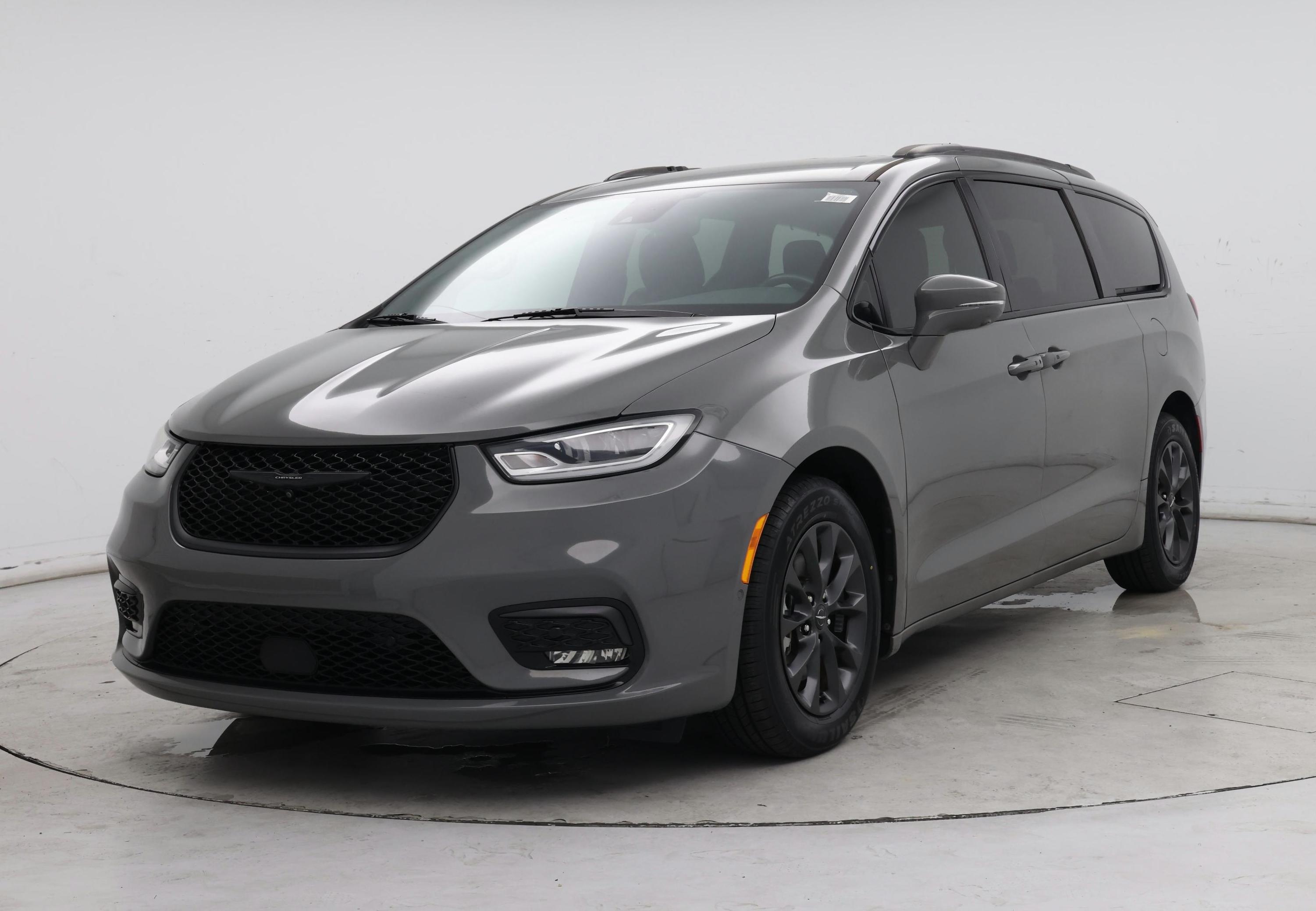 Thumbnail: 2021 Chrysler Pacifica - 4