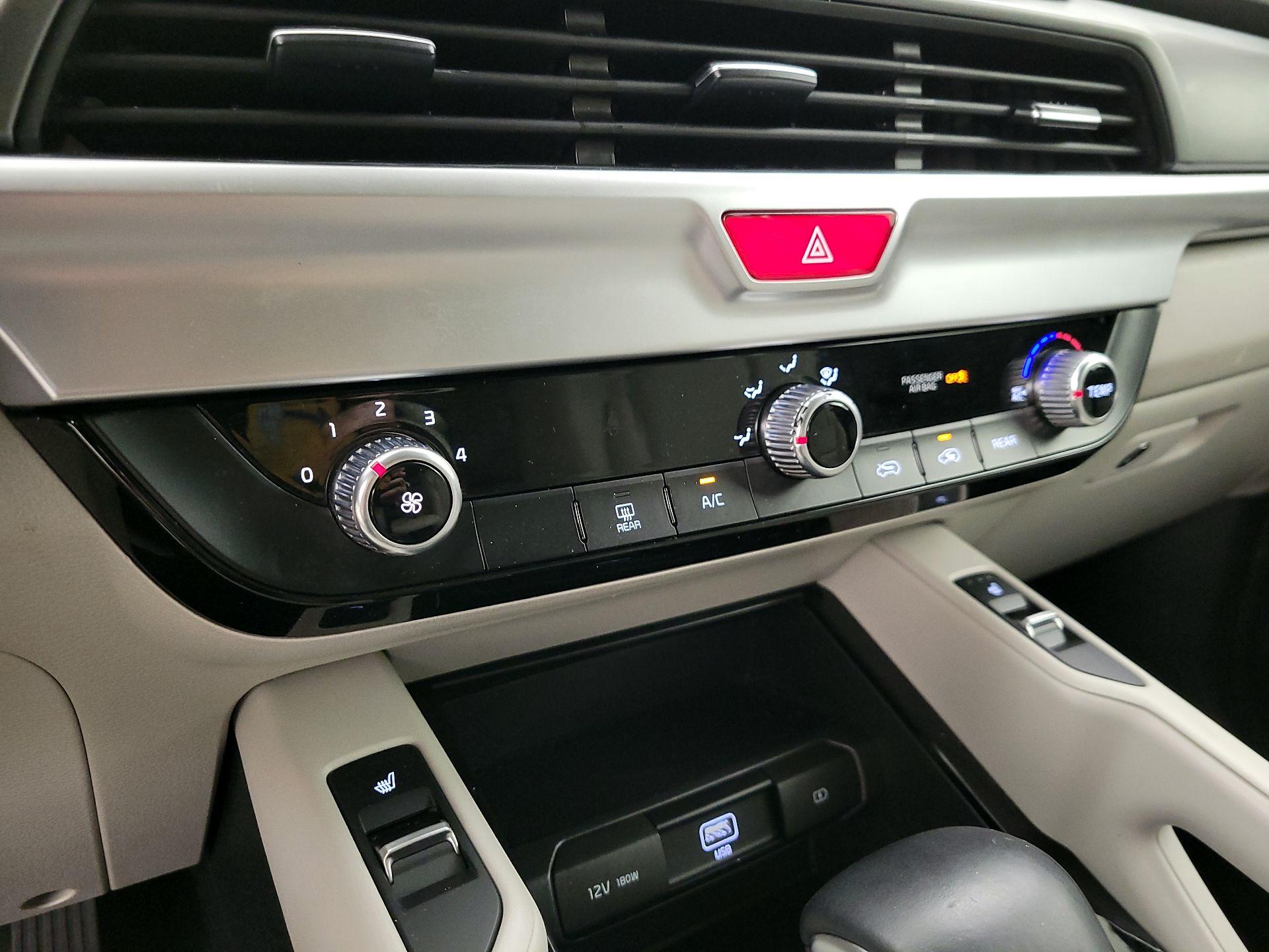 Thumbnail: 2020 Kia Telluride - 16