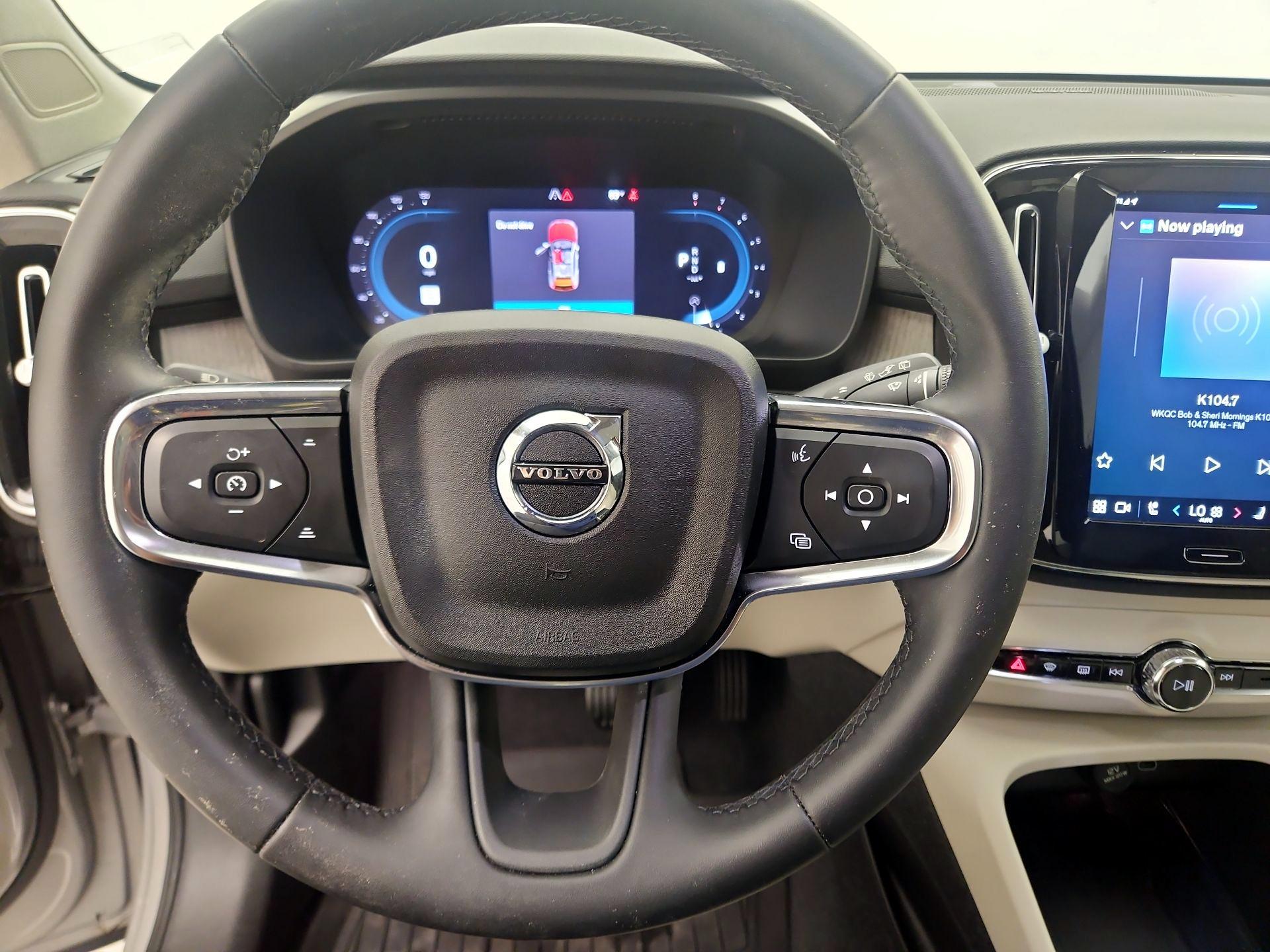 Thumbnail: 2023 Volvo XC40 - 10