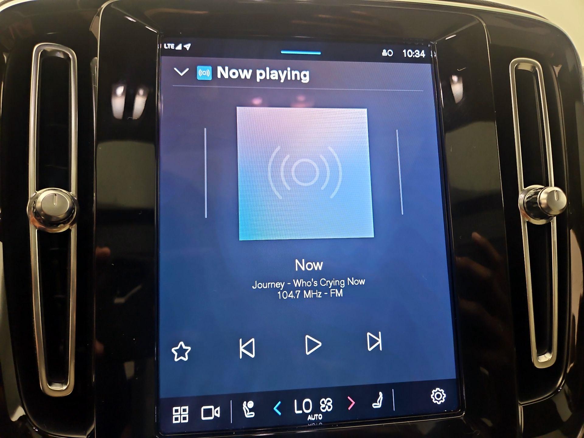 Thumbnail: 2023 Volvo XC40 - 15