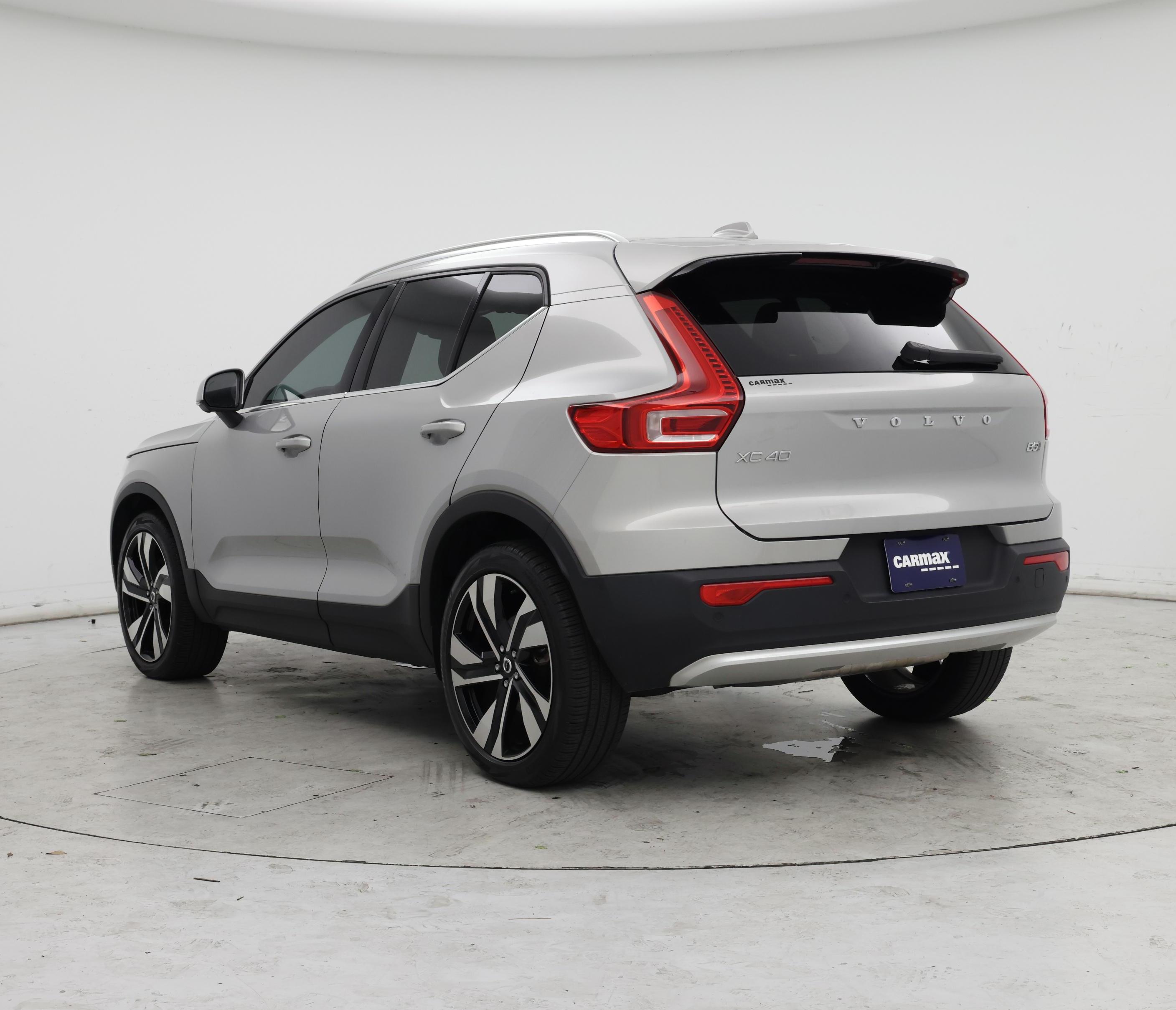Thumbnail: 2023 Volvo XC40 - 2