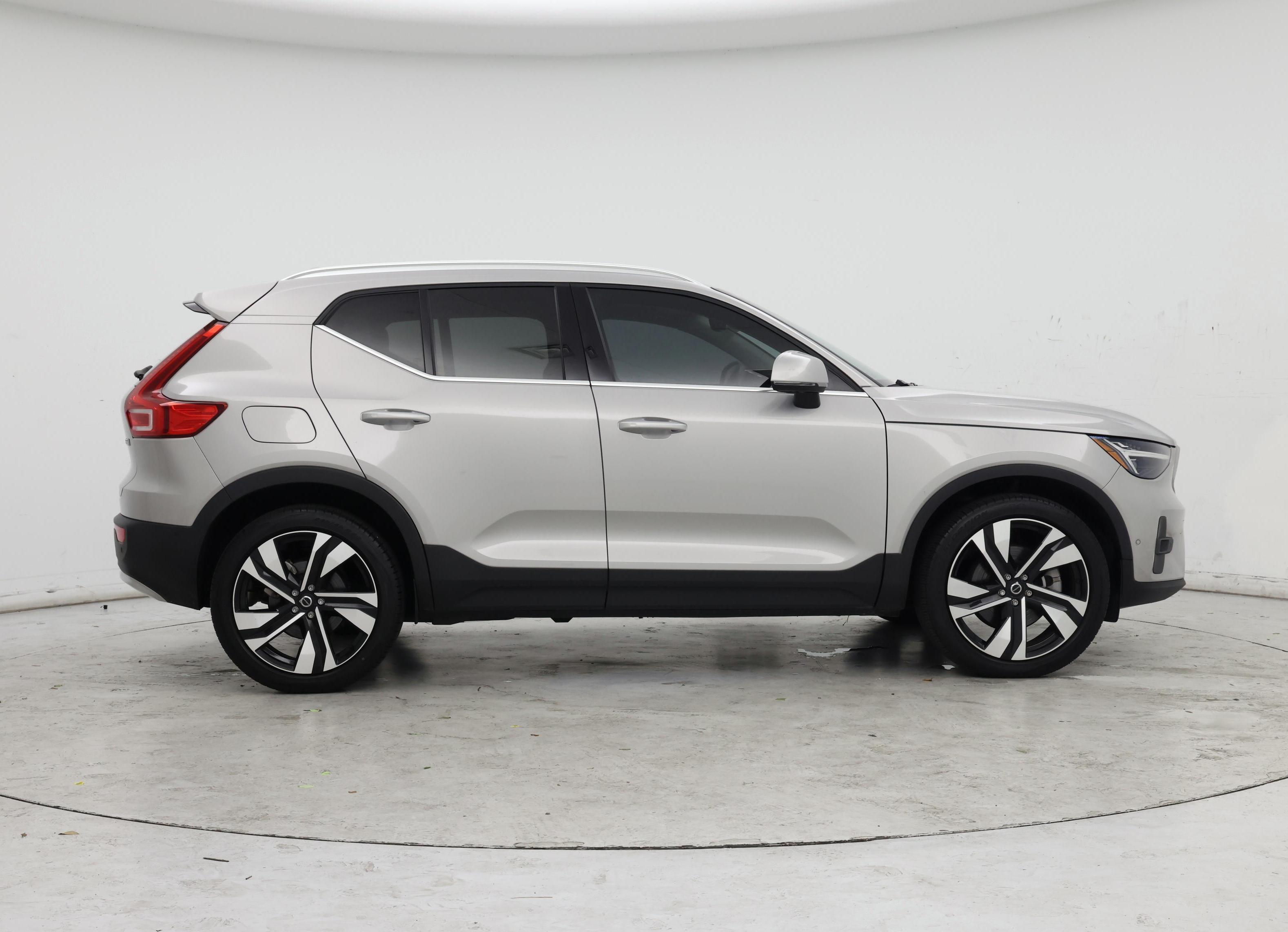 Thumbnail: 2023 Volvo XC40 - 7