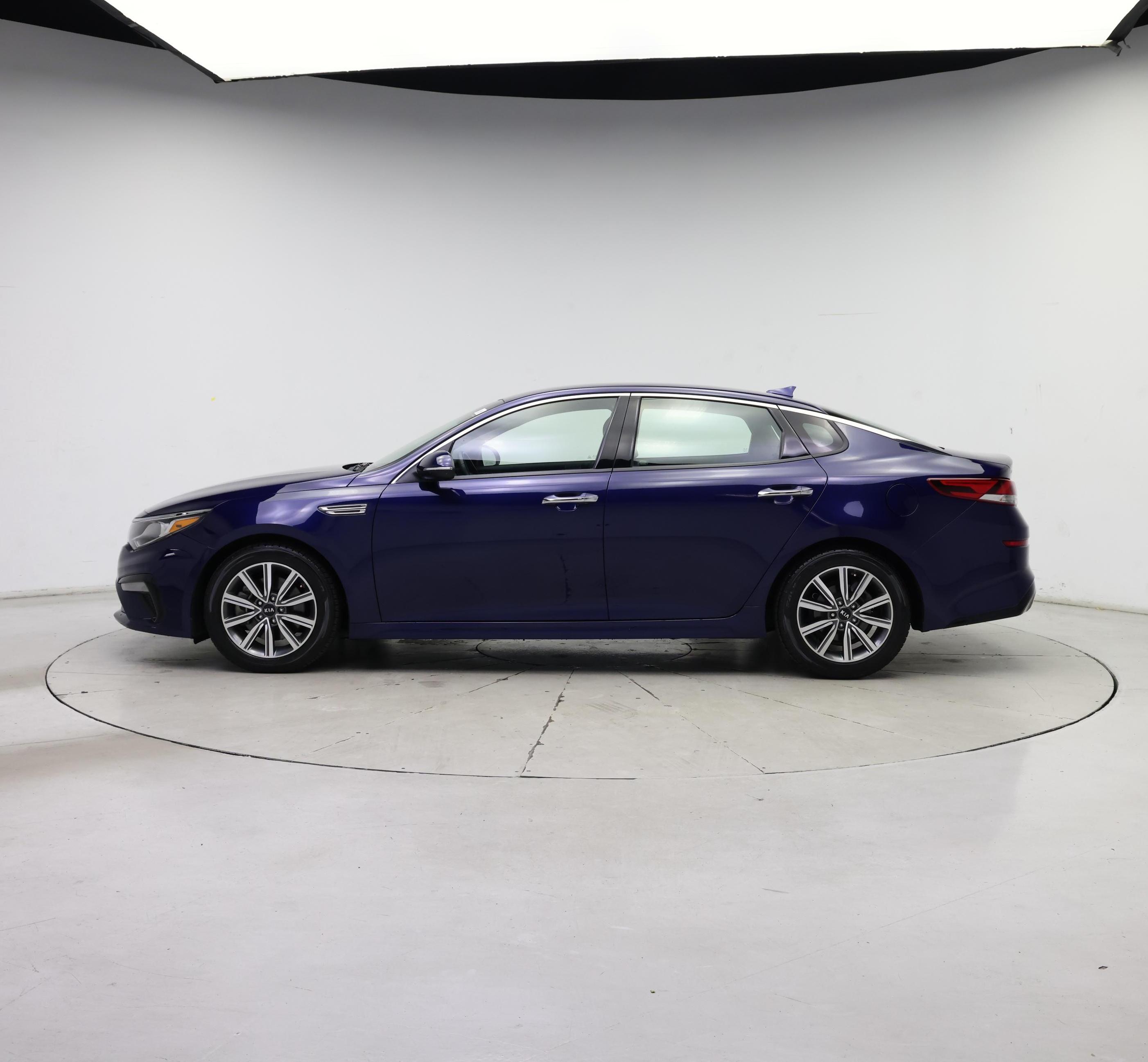 Thumbnail: 2020 Kia Optima - 3
