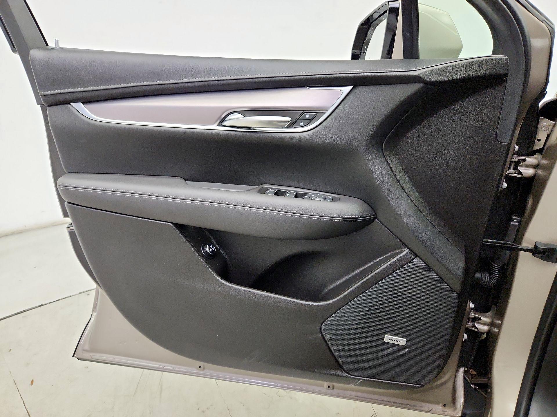 Thumbnail: 2022 Cadillac XT5 - 12