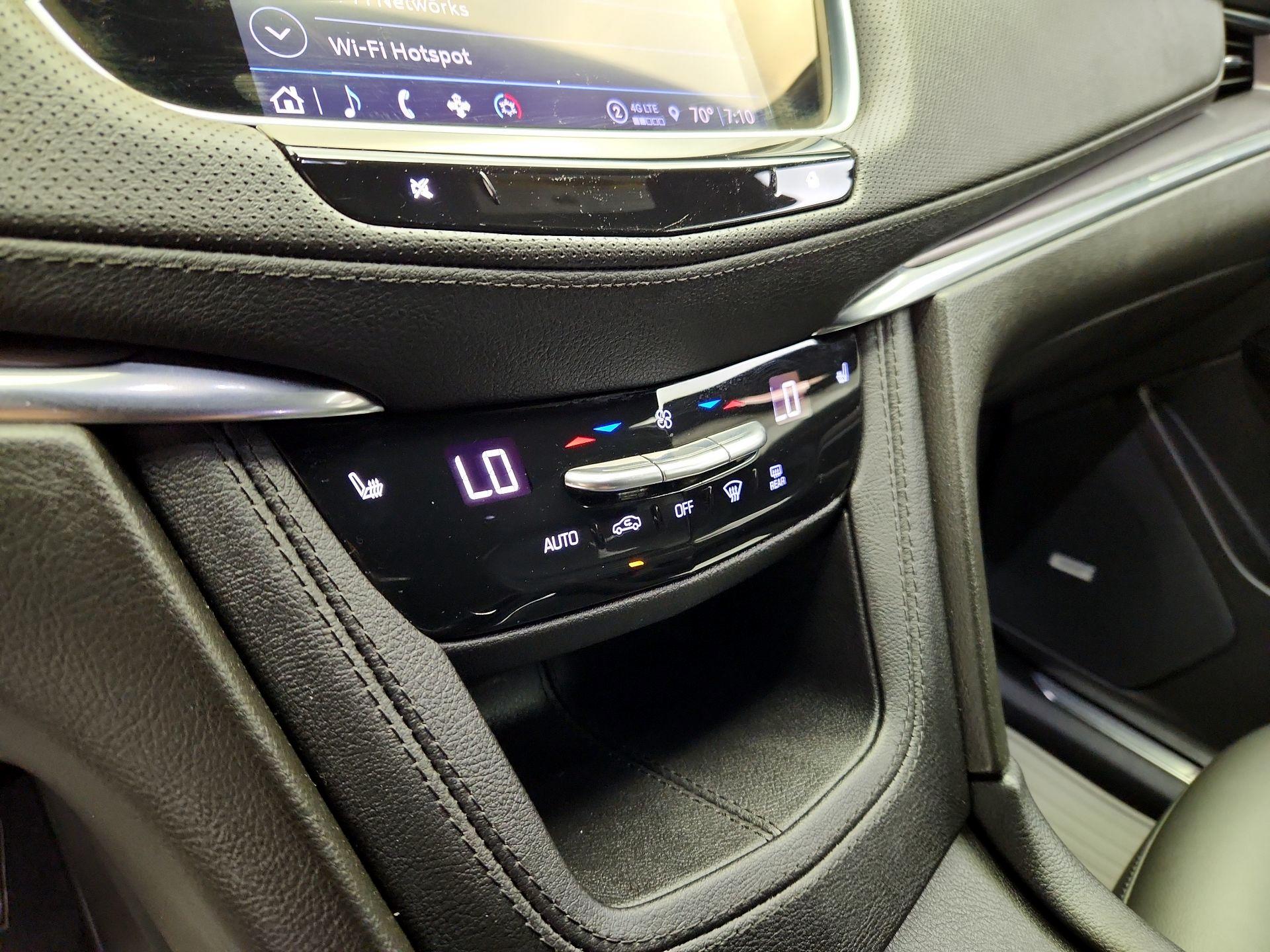 Thumbnail: 2022 Cadillac XT5 - 16