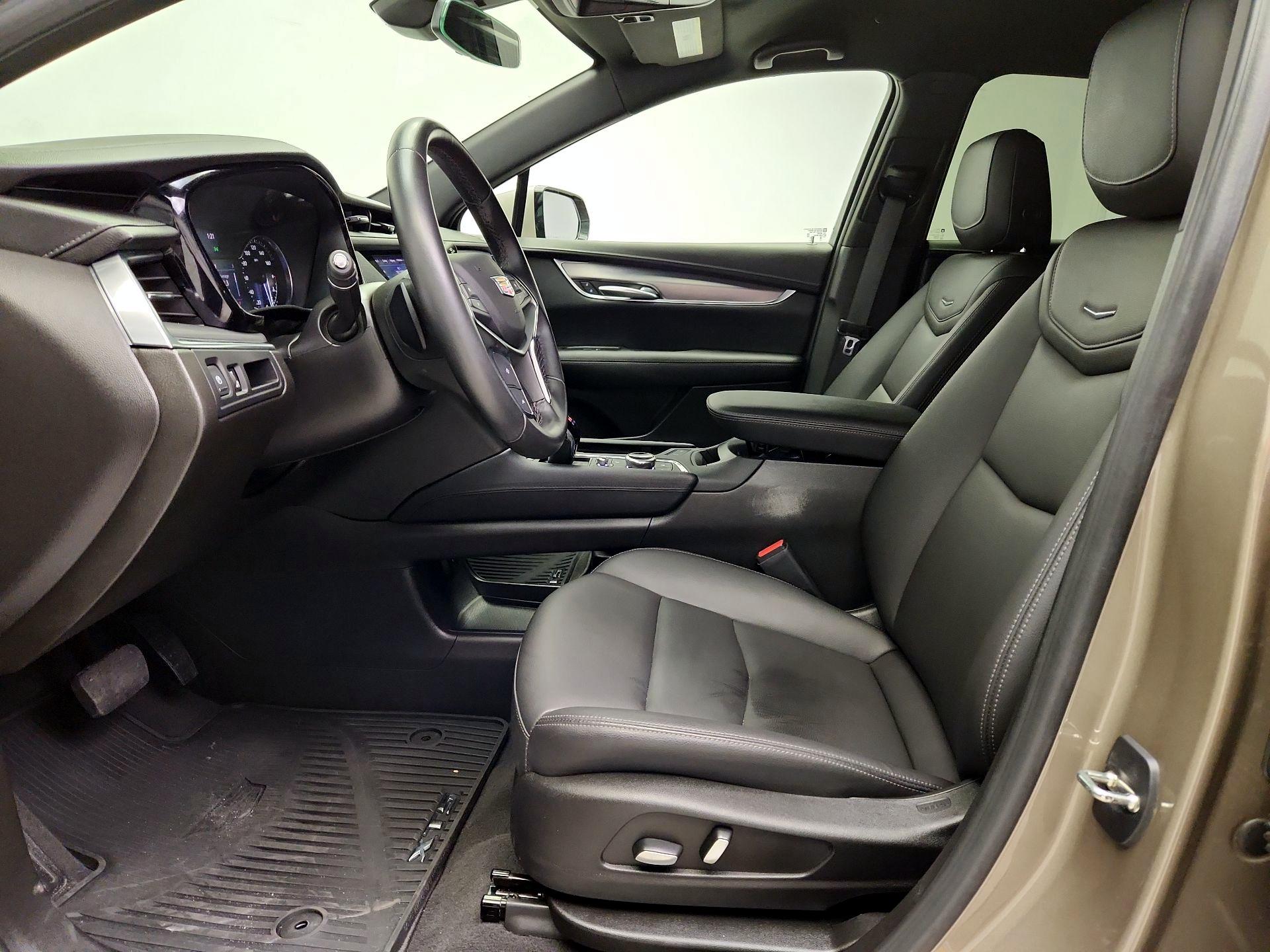 Thumbnail: 2023 Cadillac XT5 - 11