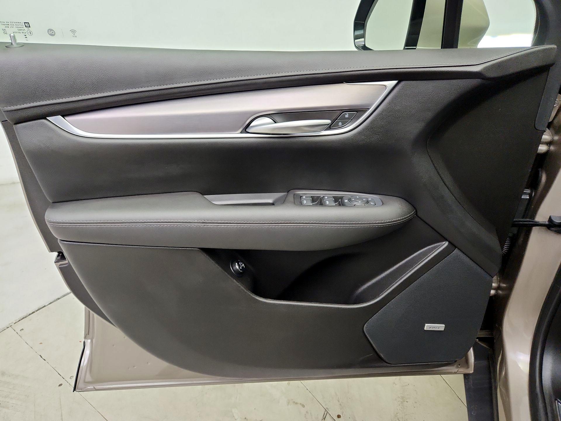 Thumbnail: 2023 Cadillac XT5 - 12
