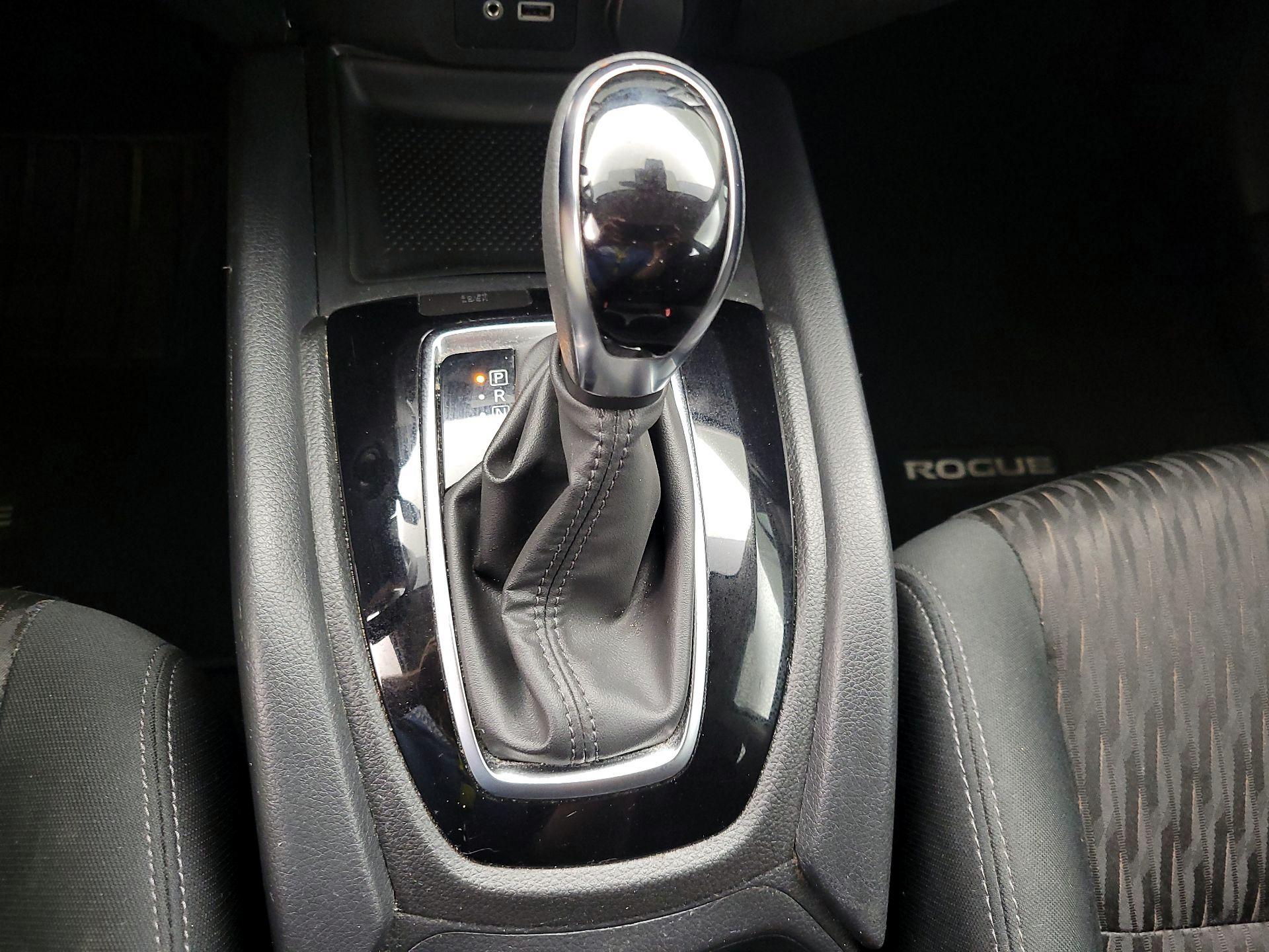 Thumbnail: 2020 Nissan Rogue - 17