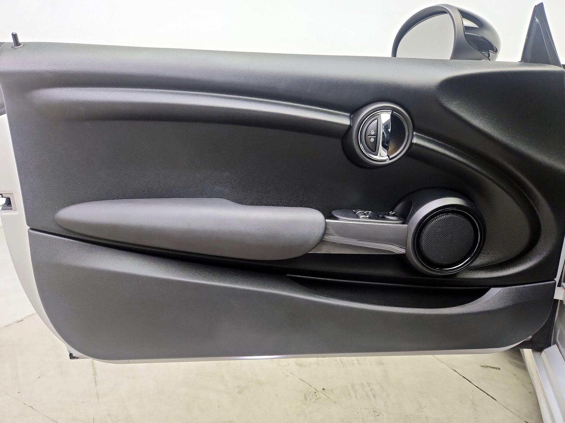 Thumbnail: 2016 MINI Cooper Hardtop - 12