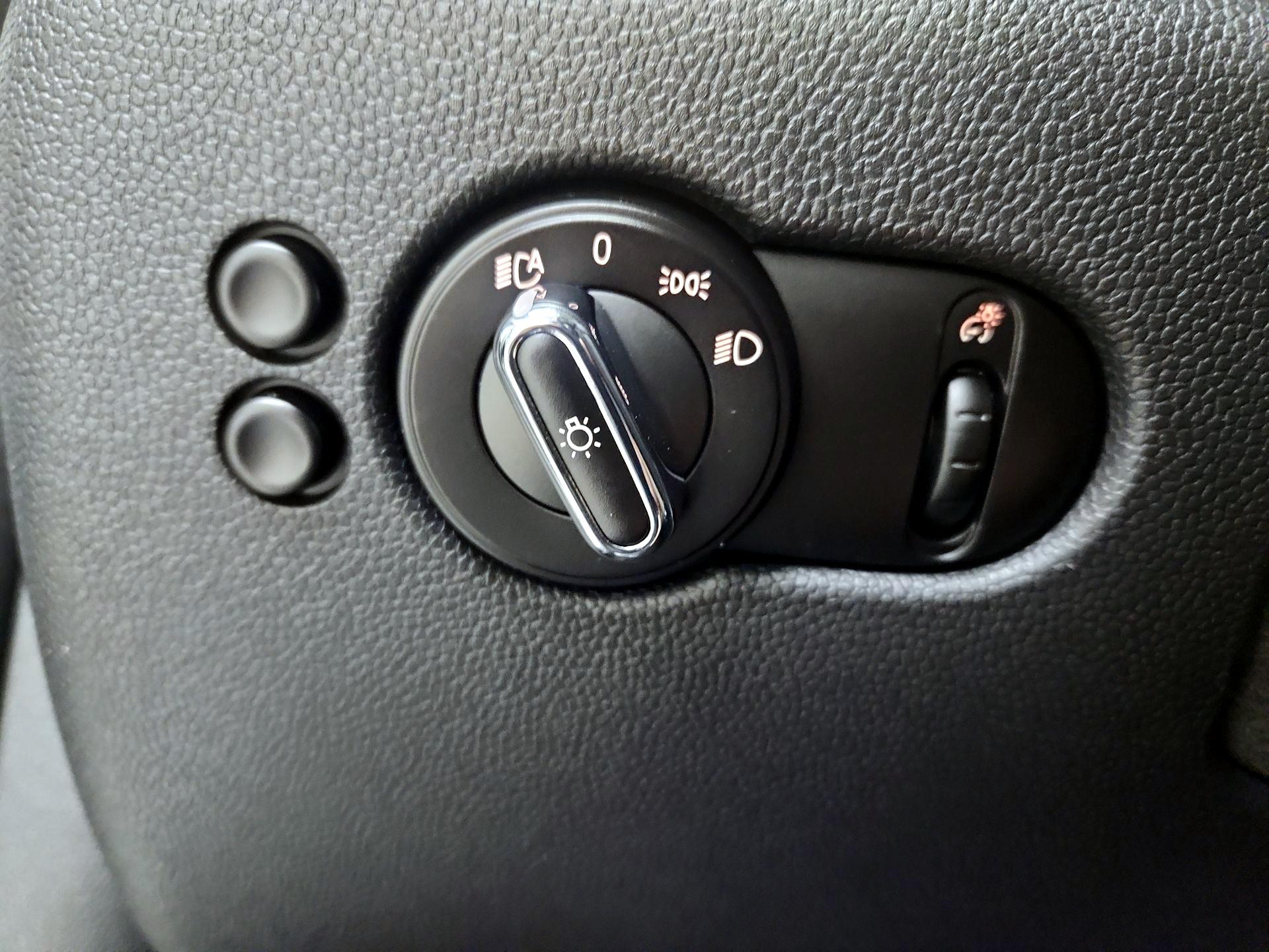 Thumbnail: 2016 MINI Cooper Hardtop - 13