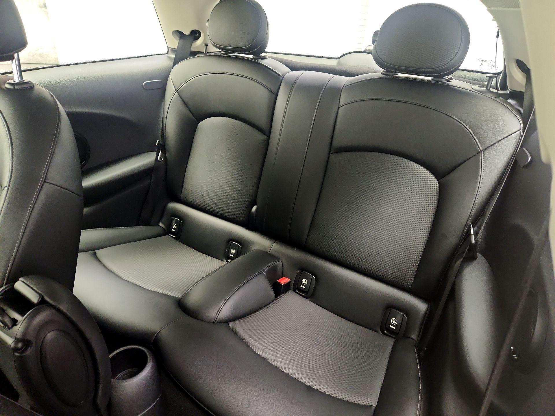 Thumbnail: 2016 MINI Cooper Hardtop - 19