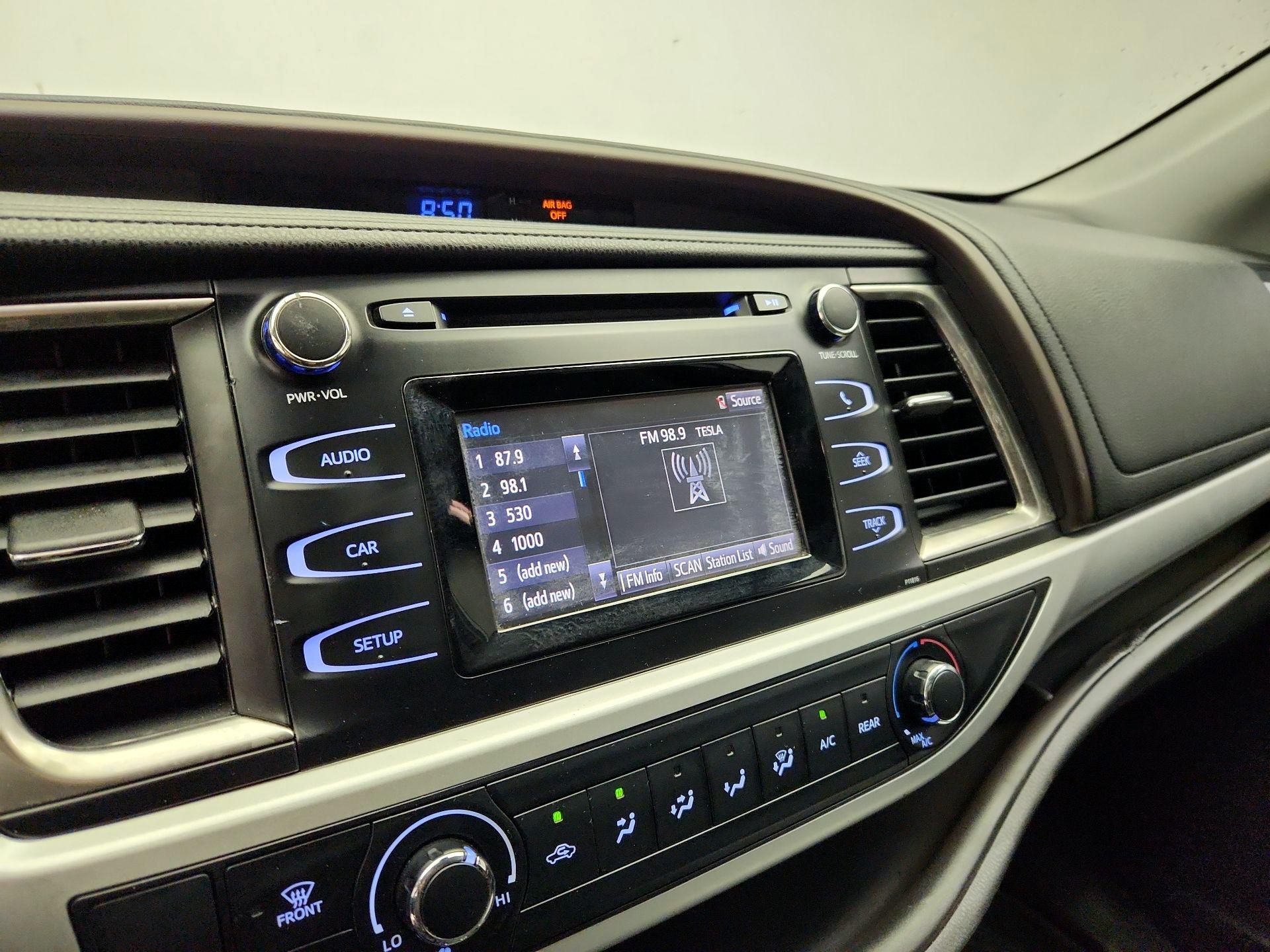 Thumbnail: 2019 Toyota Highlander - 15