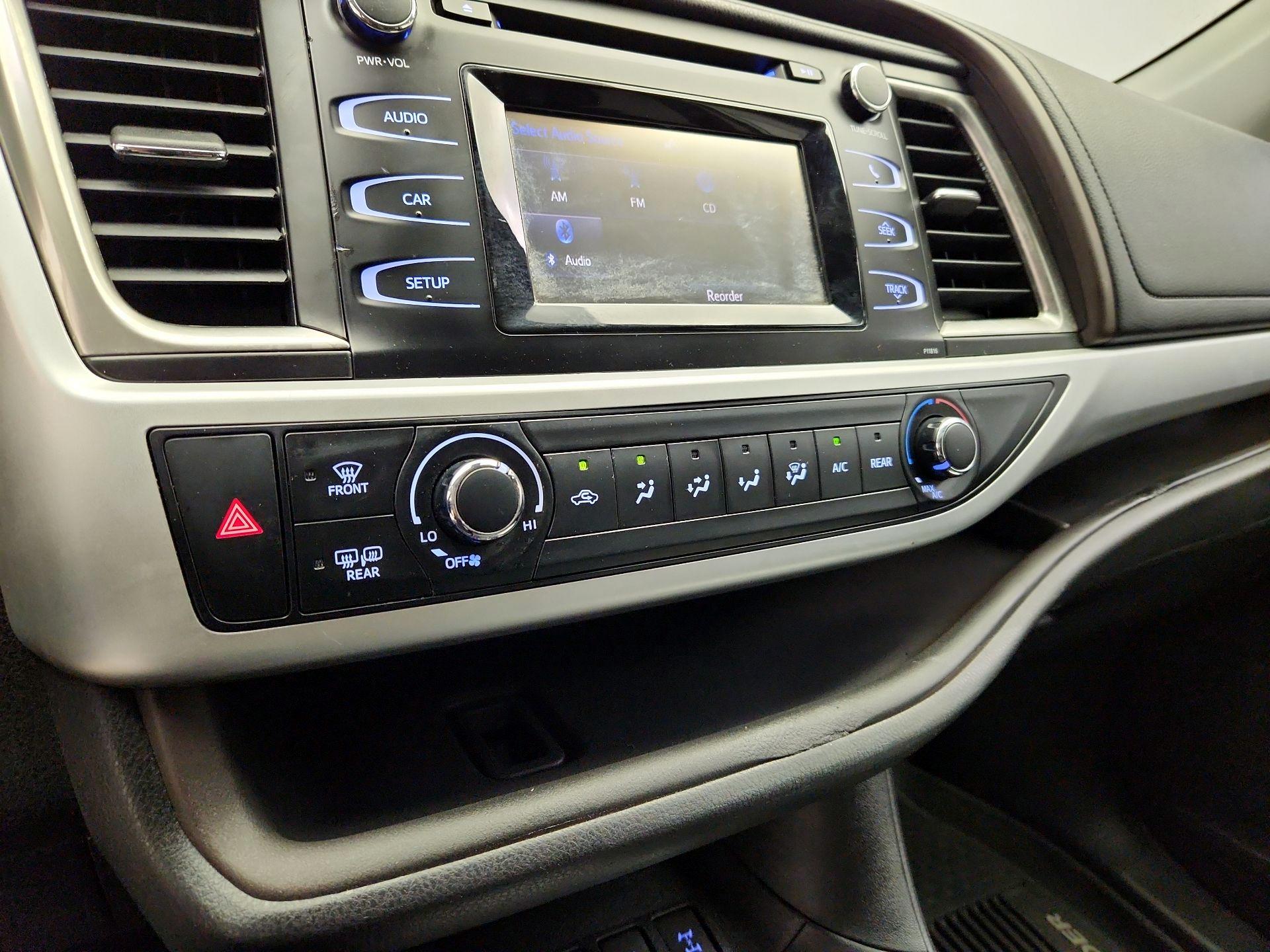 Thumbnail: 2019 Toyota Highlander - 16