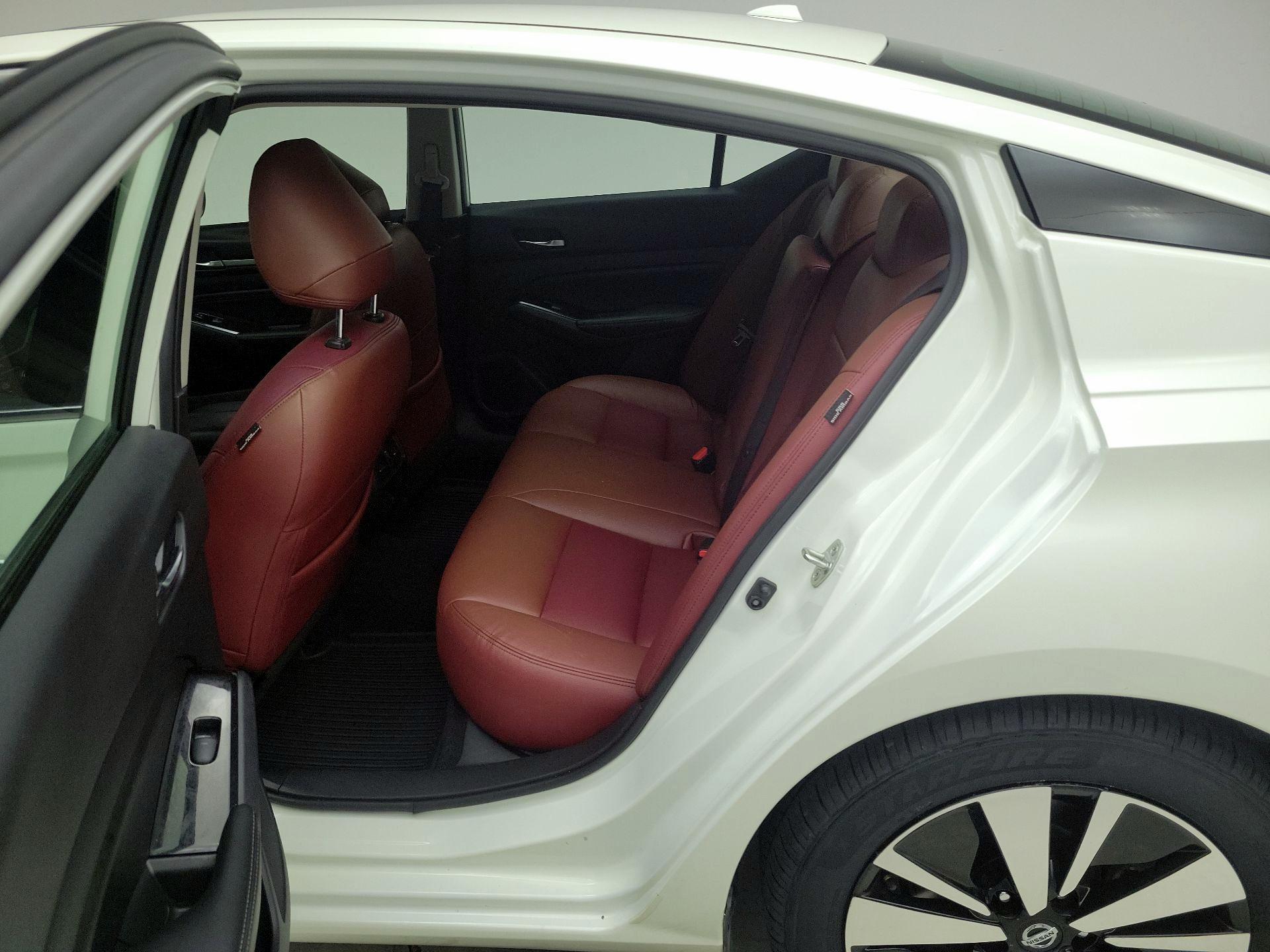 Thumbnail: 2020 Nissan Altima - 20